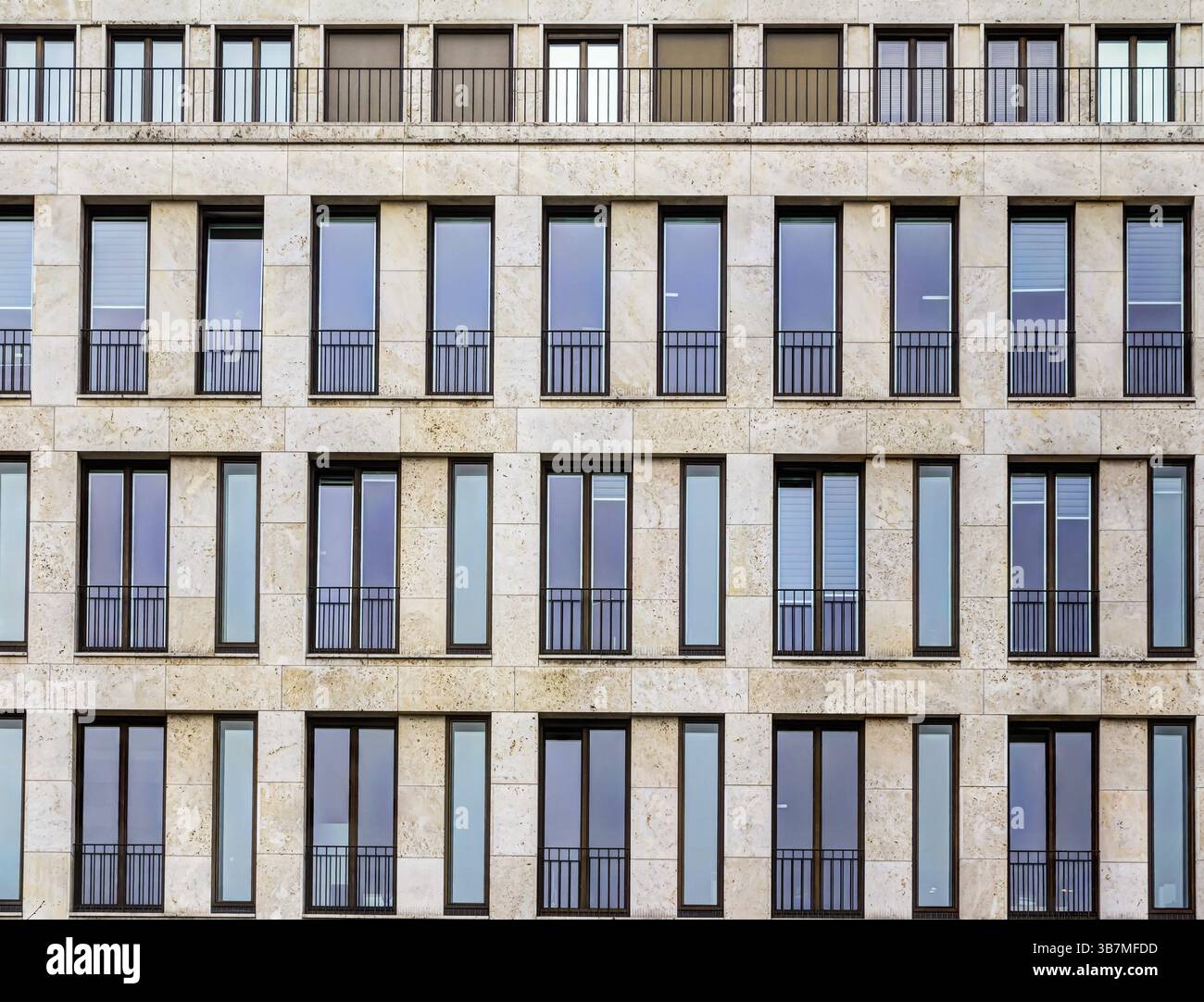 Architettura moderna degli edifici per uffici a Berlino Foto Stock