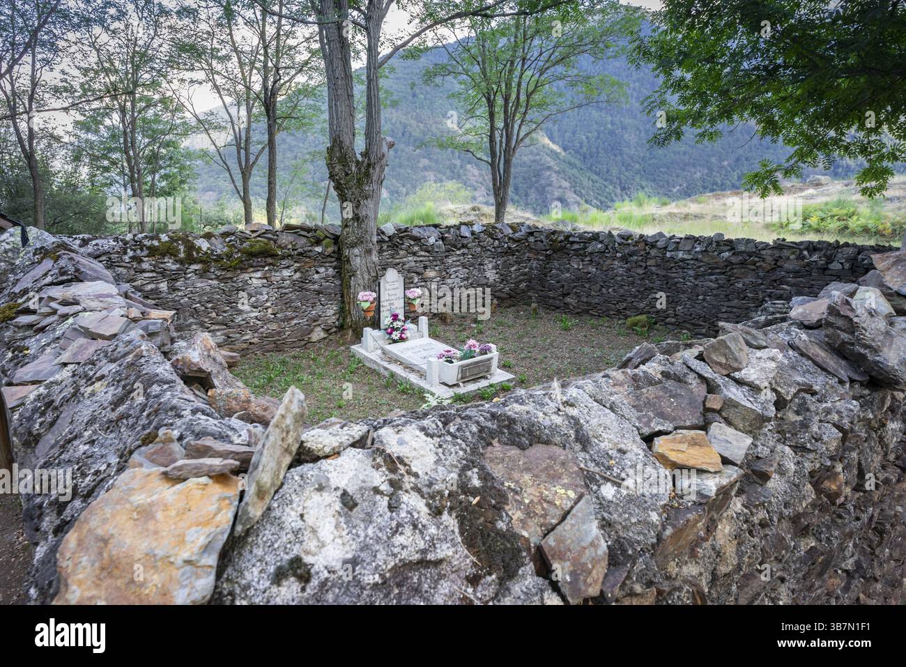 Cimitero di Teresa, Bausen, beni culturali di interesse locale Valle d'Aran, Catalogna, Spagna, Europa Foto Stock