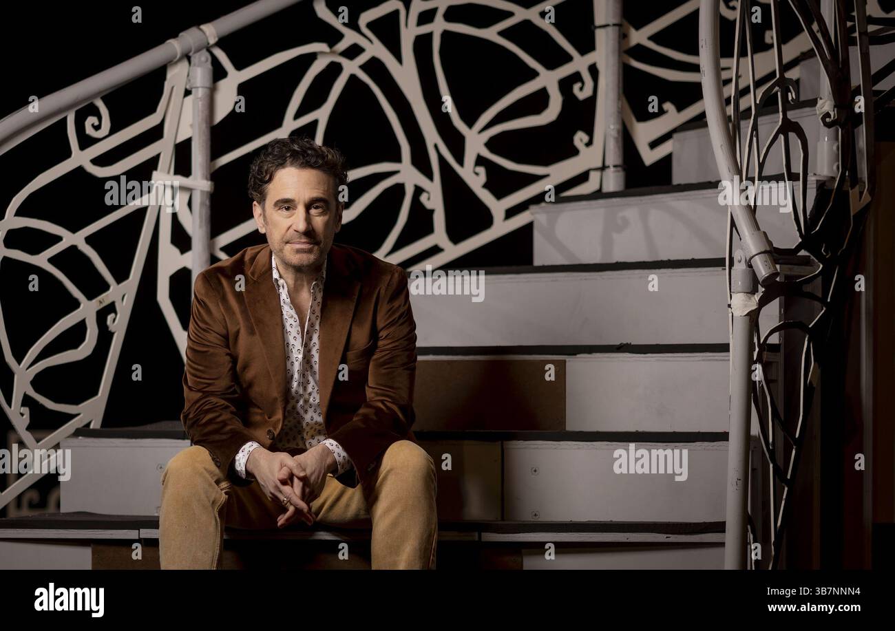 2 maggio 2024, New York, NY, USA: Regista e coreografo Christopher Gattelli sul set di prove del nuovo musical Ã¢â‚¬Å“Death becomes HerÃ¢â‚¬Â il 27 marzo 2024, a New York. (Immagine di credito: © Brian Cassella/Chicago Tribune via ZUMA Press Wire) Foto Stock