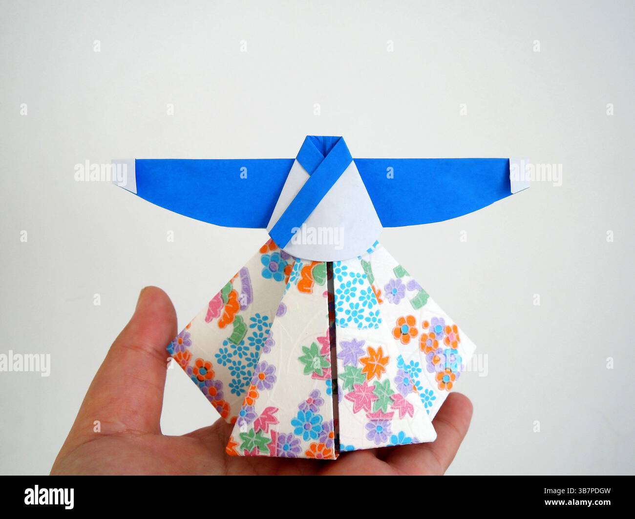 Artigianato dell'origami hanbok, artigianato artigianale dell'hanbok con metodi origami giapponesi Foto Stock