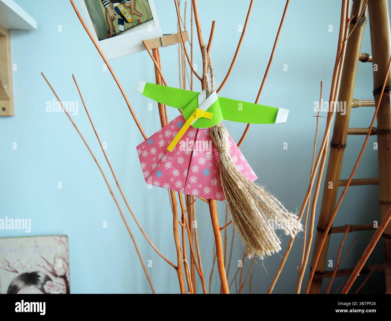 Artigianato dell'origami hanbok, artigianato artigianale dell'hanbok con metodi origami giapponesi Foto Stock