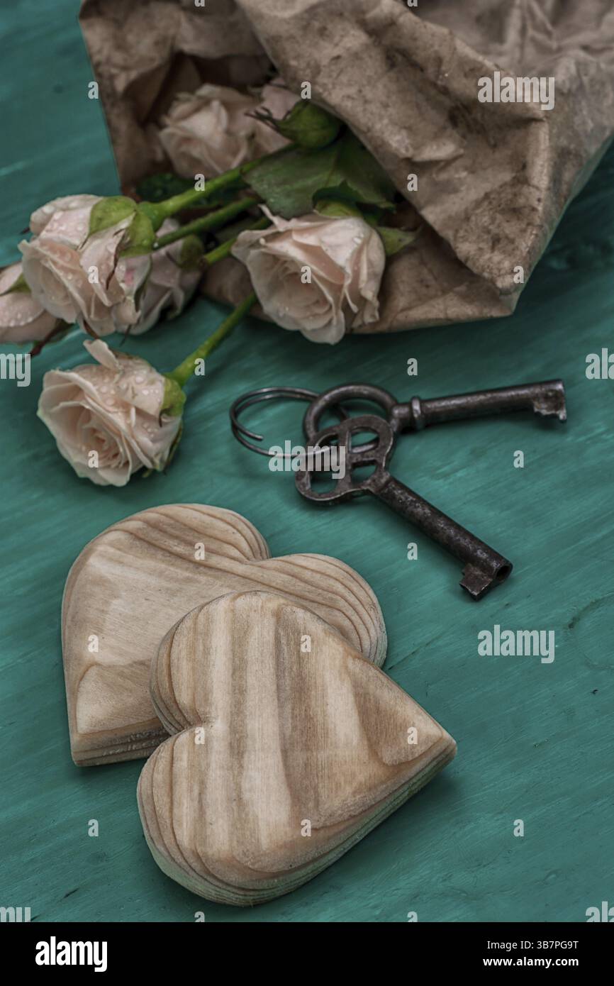 Cuore simbolico dell'albero con bouquet di fiori per San Valentino Foto Stock