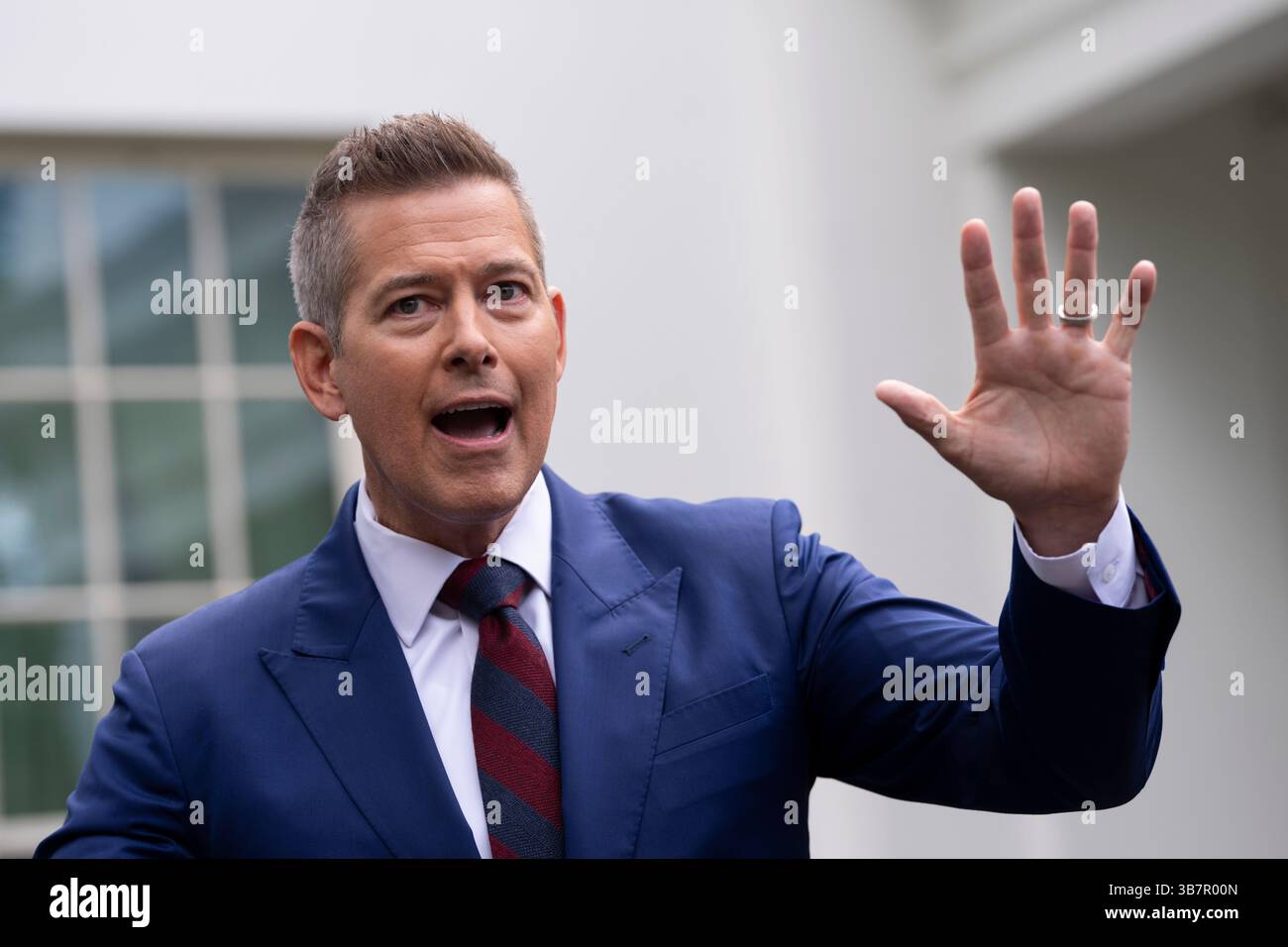 Washington, Vereinigte Staaten. 6 maggio 2025. Sean Duffy, Segretario dei trasporti degli Stati Uniti, parla ai media alla Casa Bianca di Washington, DC, 6 maggio 2025. Crediti: Chris Kleponis/CNP/dpa/Alamy Live News Foto Stock