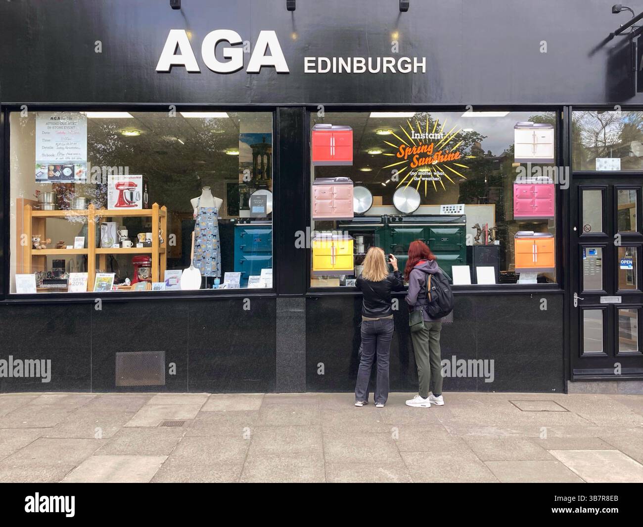 Negozio AGA Edinburgh, Drumsheugh Place, Edimburgo, Scozia - Immagine stock catturata con smartphone