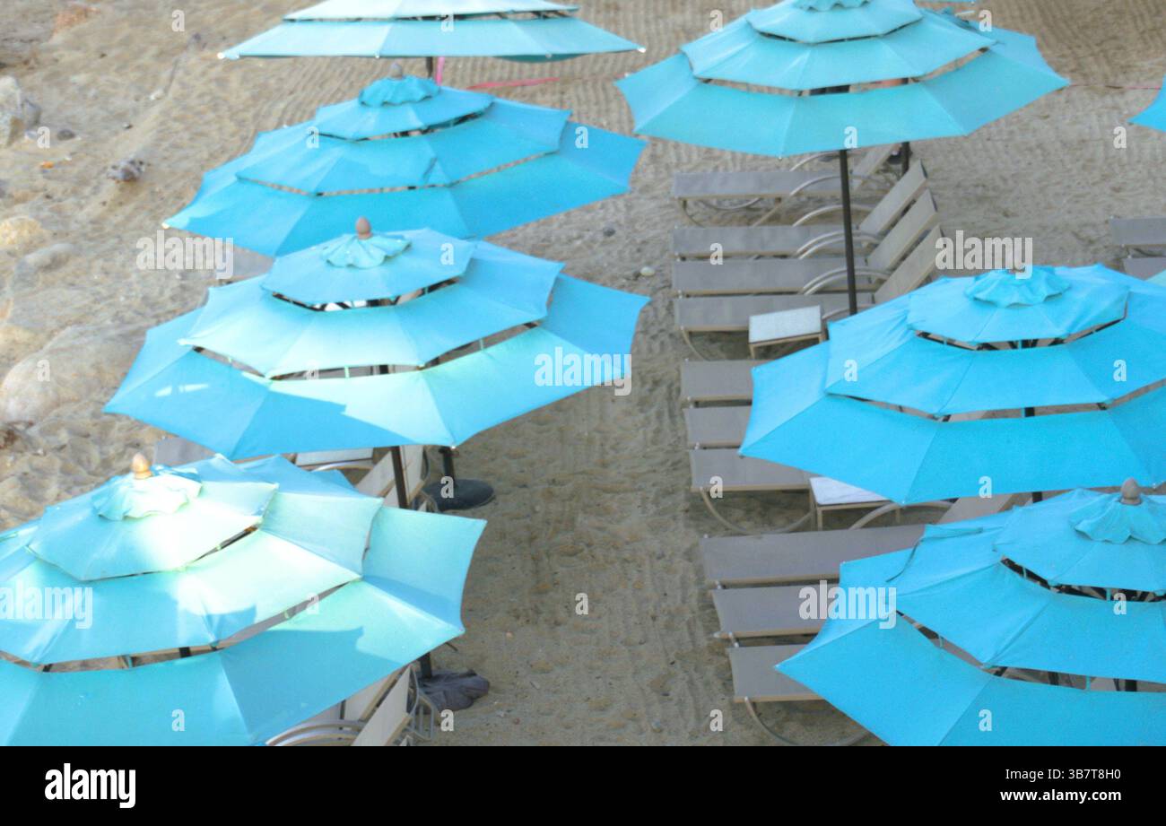 Ombrelloni sulla spiaggia Foto Stock