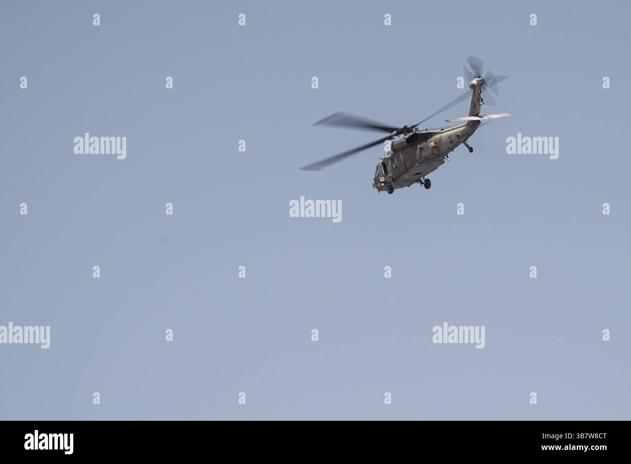 5 aprile 2024, Gerusalemme, Israele: I feriti IDF dal campo di battaglia vengono evacuati medicalmente allo Shaare Zedek Medical Center.in Gerusalemme dalla 669th Special Rescue Tactical Unit. Israele è stato impegnato in una guerra contro Hamas a seguito di un massiccio fuoco missilistico dalla Striscia di Gaza in Israele il 7 ottobre 2023, infiltrazione di uomini armati nel territorio israeliano, massacro di 1.400 donne e bambini civili nelle loro case e ostaggio di circa 240 civili, compresi bambini e soldati. (Immagine di credito: © Nir Alon/ZUMA Press Wire) Foto Stock