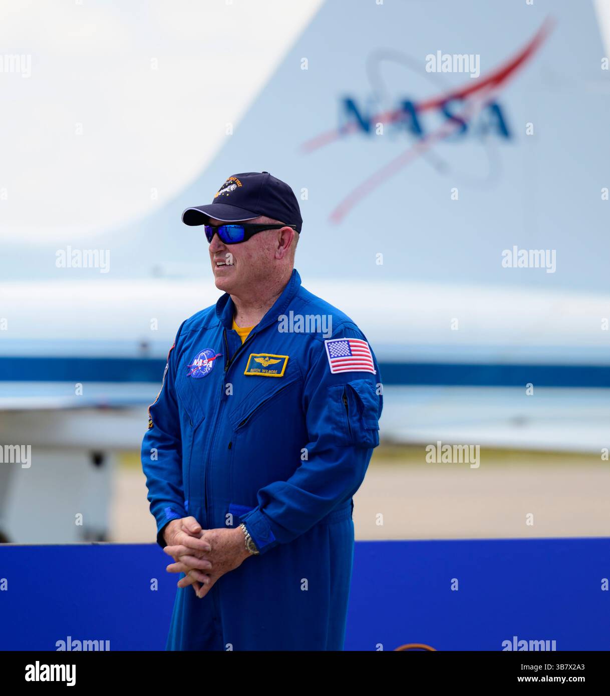 25 aprile 2024 - Merritt Island, Florida, USA - gli astronauti della NASA BUTCH WILMORE e Sunita Williams arrivano in un Northrop T-38 Talon presso la struttura di lancio e atterraggio del Kennedy Space Center della NASA in Florida giovedì 25 aprile 2024, in vista della missione di test di volo della NASA e della Boeing. WILMORE e WILLIAMS saliranno a bordo della navicella spaziale Starliner sulla cima di un razzo Atlas V della United Launch Alliance (ULA) che dovrebbe essere lanciato alle 22:34 PM ET il 6 maggio dallo Space Launch Complex 41 della Cape Canaveral Space Force Station alla stazione spaziale Internazionale. (Immagine di credito: © Jennifer Briggs/ZUMA Press Wire) Foto Stock