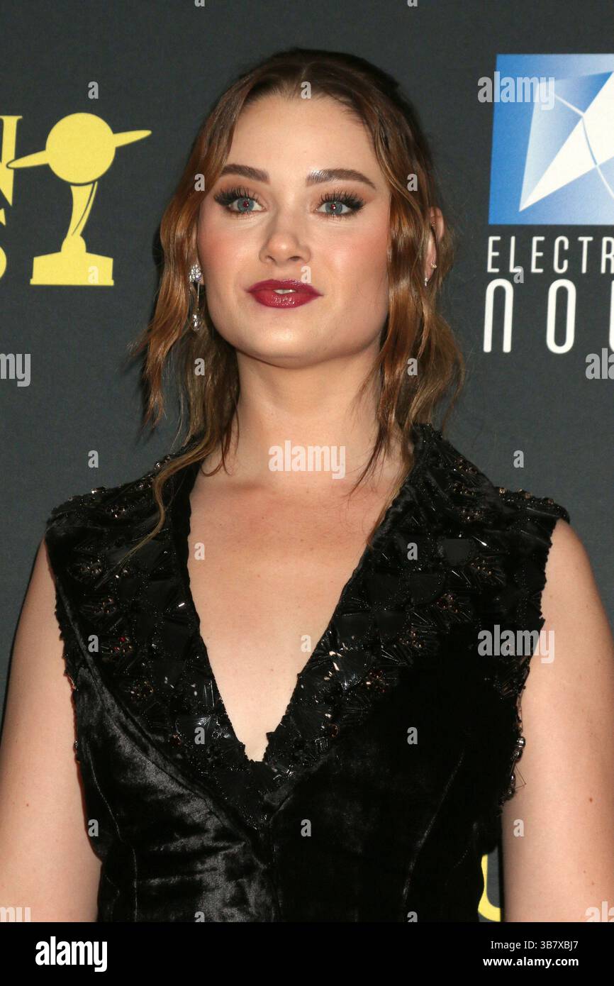 4 febbraio 2024, Burbank, CA, Stati Uniti: LOS ANGELES - FEB 4: Ginny Gardner ai Saturn Awards 2024 al Burbank Convention Center il 4 febbraio 2024 a Burbank, CA. (Credit Image: © Kathy Hutchins via ZUMA Press Wire) Foto Stock