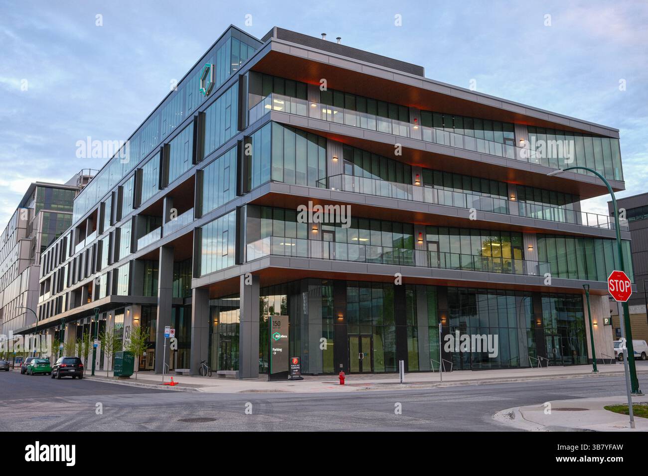 Il nuovo edificio AbCellera lungo Columbia Street & 4th Avenue a Mount Pleasant, Vancouver, BC. Foto Stock