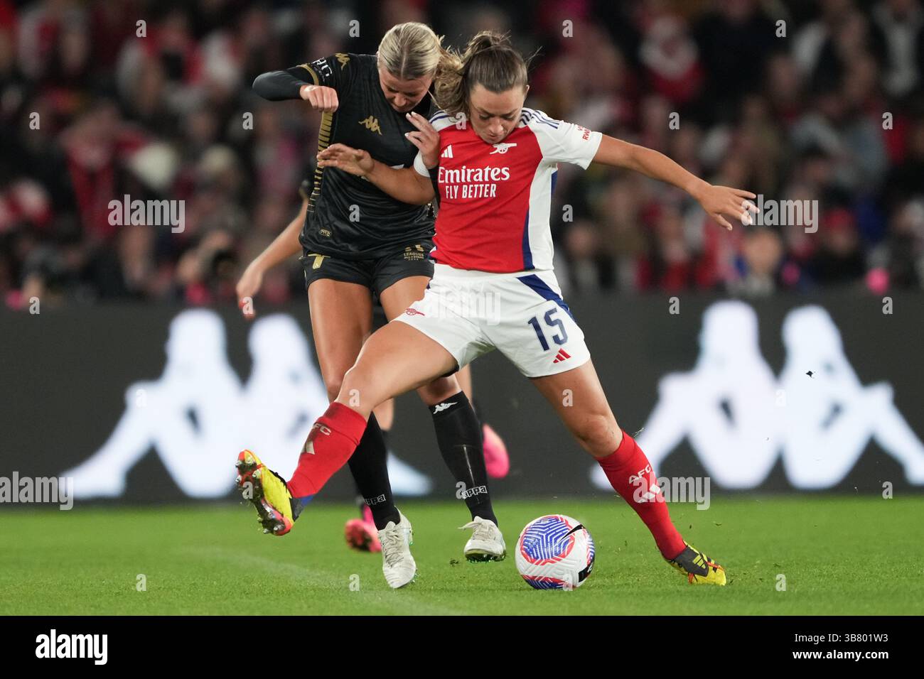24 maggio 2024, Melbourne, Australia: Katie McCabe dell'Arsenal sfida Sophie Harding dell'A-League All-Stars durante una partita di esibizione tra Arsenal FC Women e A-League All-Stars Women al Marvel Stadium di Melbourne, Australia. Arsenal ha vinto 1:0 (immagine di credito: © Sydney Low/ZUMA Press Wire) Foto Stock