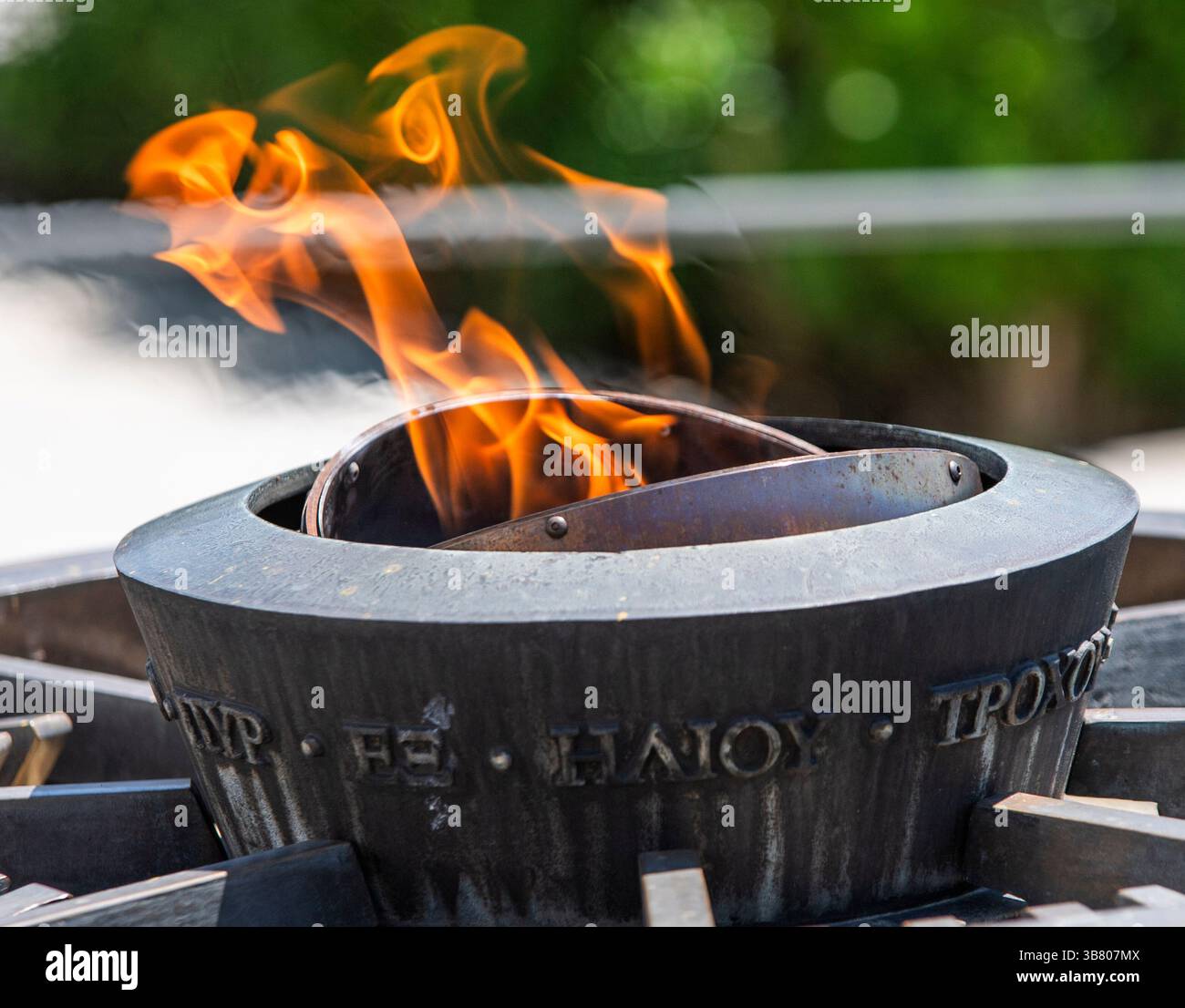 25 maggio 2024, Losanna, Vaud, Svizzera: Losanna Svizzera, 05/25/2024: presentazione delle luci olimpiche sulla piazza di fronte al museo del Comitato Olimpico Internazionale durante l'Olimpiade di Parigi, un viaggio coinvolgente. Paris Olympique, un viaggio coinvolgente che si è svolto presso il Museo Olimpico di Losanna, la capitale olimpica. (Immagine di credito: © Eric Dubost/ZUMA Press Wire) Foto Stock