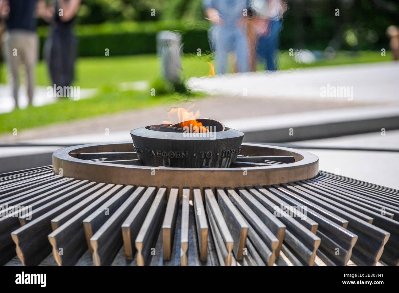 25 maggio 2024, Losanna, Vaud, Svizzera: Losanna Svizzera, 05/25/2024: presentazione delle luci olimpiche sulla piazza di fronte al museo del Comitato Olimpico Internazionale durante l'Olimpiade di Parigi, un viaggio coinvolgente. Paris Olympique, un viaggio coinvolgente che si è svolto presso il Museo Olimpico di Losanna, la capitale olimpica. (Immagine di credito: © Eric Dubost/ZUMA Press Wire) Foto Stock