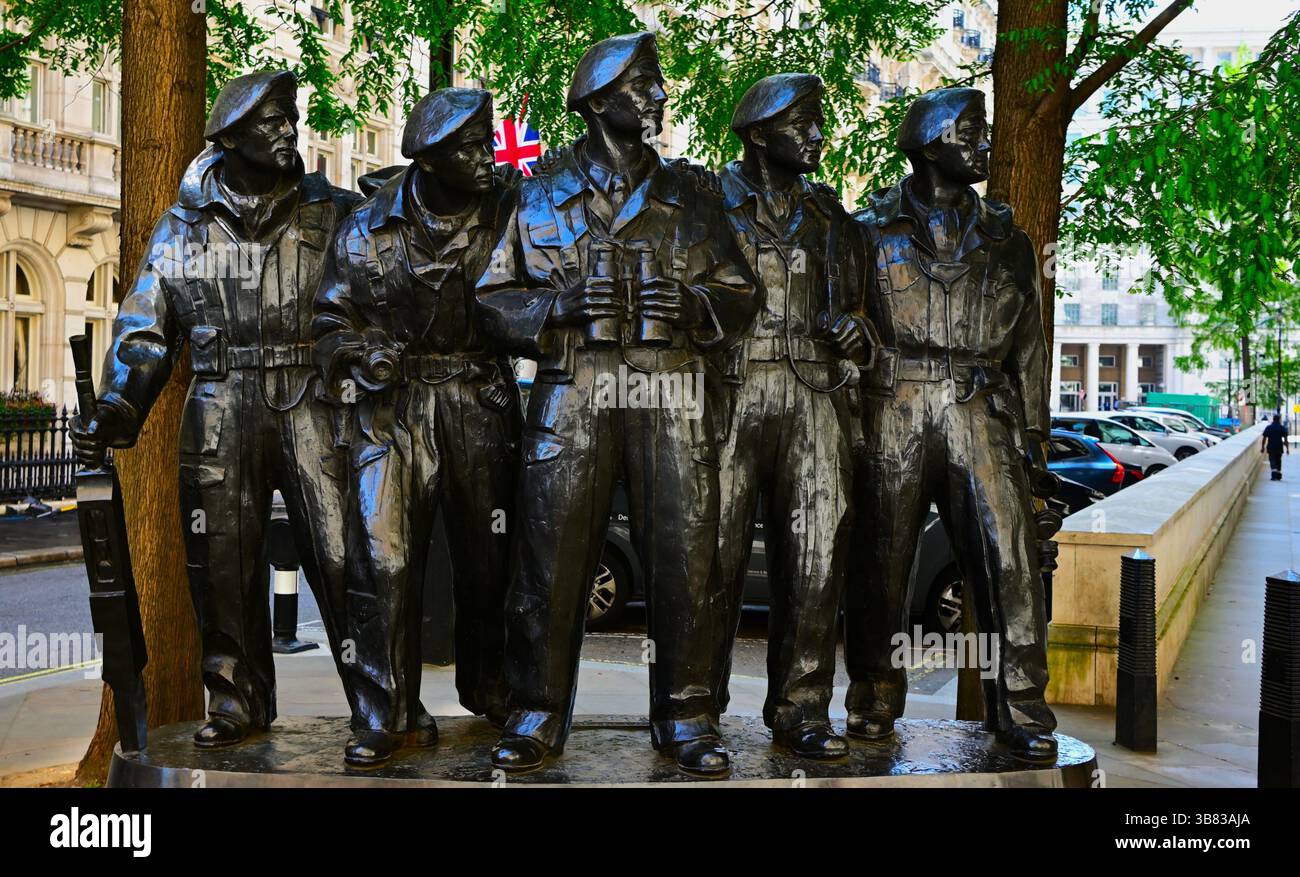 Memoriale del Royal Tank Regiment, equipaggio di carri armati della seconda guerra mondiale a Westminster, Londra, Inghilterra. Foto Stock