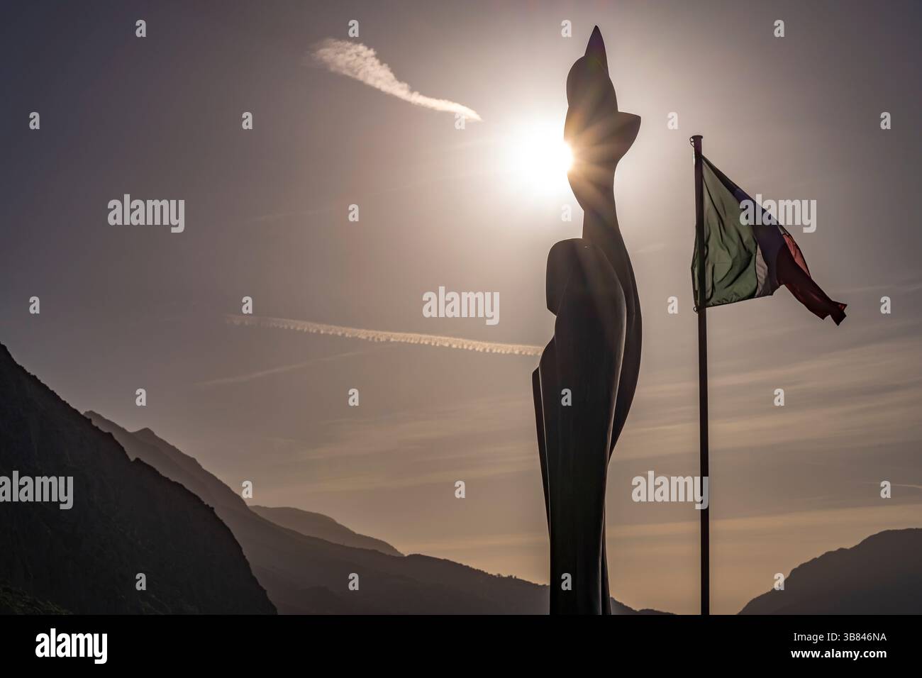 Stilisierte Prometheus Skulptur im modernen Delphi, Griechenland | Scultura di Prometeo stilizzata nella moderna Delfi, Grecia Foto Stock