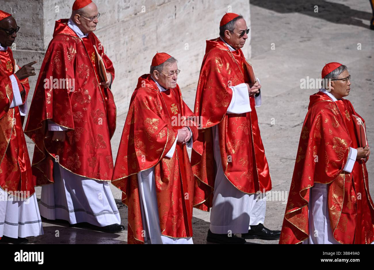 ROM, Vatikan 26.04.2025 Beerdigung Papst Franziskus: Kardinal Dr. Walter Kasper Mitte, Deutschland *** Roma, Vaticano 26 04 2025 Funeral of Pope Francis Cardinal Dr Walter Kasper Center, Germania Foto Stock