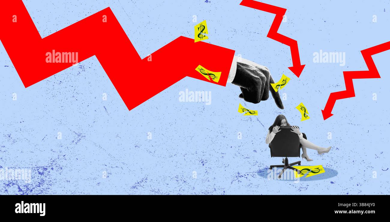 La freccia rossa si schianta con un dito gigante rivolto verso una donna spaventata che si nasconde dietro la sedia da ufficio. Sofferenza economica. Foto Stock
