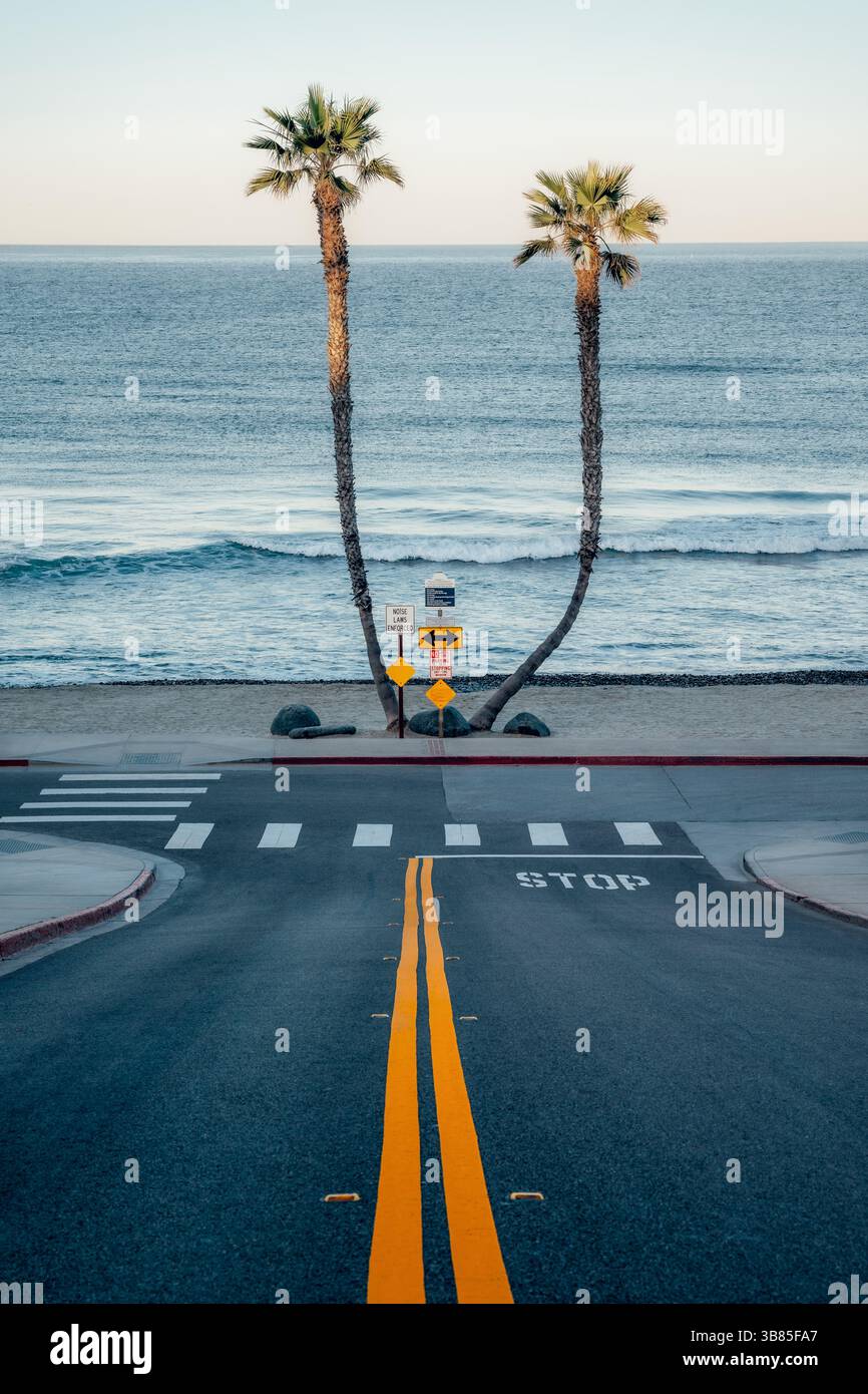 Strada per la spiaggia di Oceanside, california Foto Stock