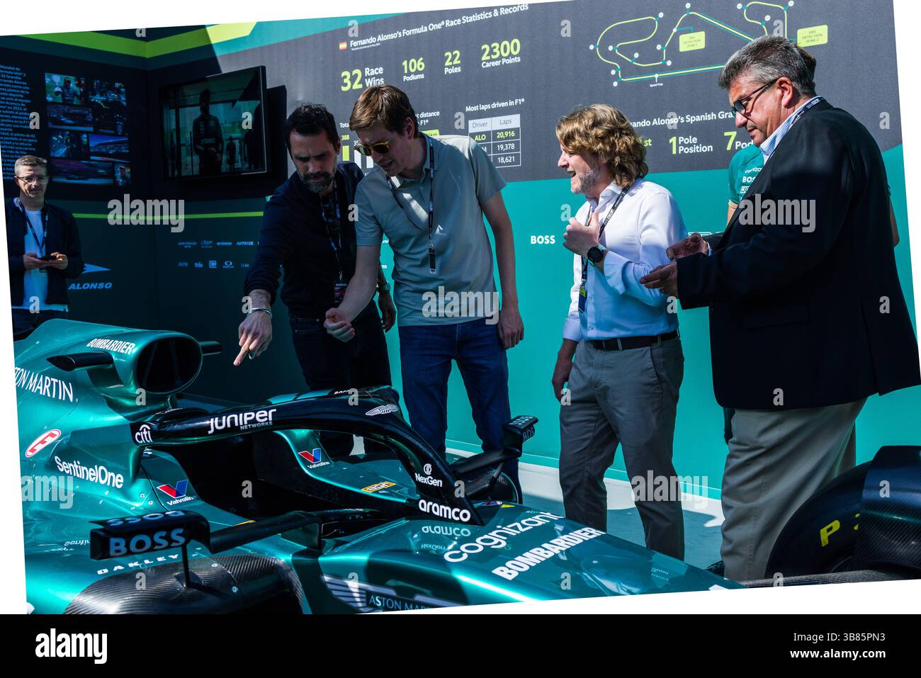 15 giugno 2024, Barcellona, Barcellona, Spagna: Visita delle autorità del fan Village di F1 Barcelona con Roger Torrent, consigliere commerciale e del lavoro della Generalitat, David Escude, consigliere sportivo del Consiglio comunale di Barcellona e Josep Lluis Santamaria, direttore del Circuit de Barcelona-Catalunya. Per la celebrazione del Gran Premio di Formula 1 spagnolo a PL. Catalunya il 15 giugno 2024 a Barcellona, Spagna. (Immagine di credito: © Javier Borrego/AFP7 via ZUMA Press Wire) Foto Stock