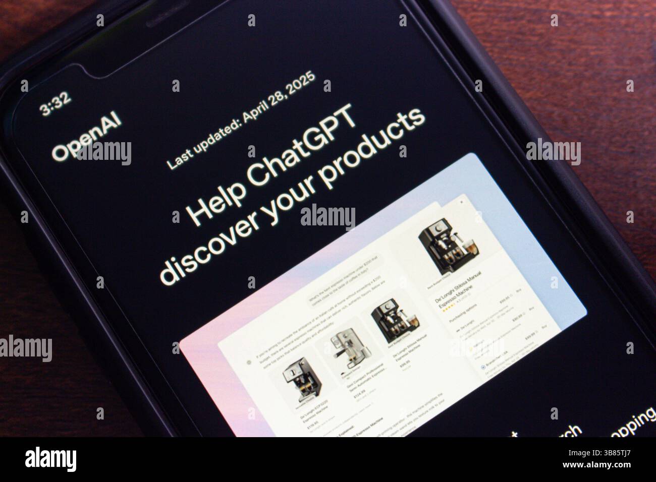 Città del Messico, MESSICO - 7 maggio 2025 : primo piano dello schermo di uno smartphone che mostra il sito web di OpenAI con la pagina «Help ChatGPT Discover Your products». Foto Stock