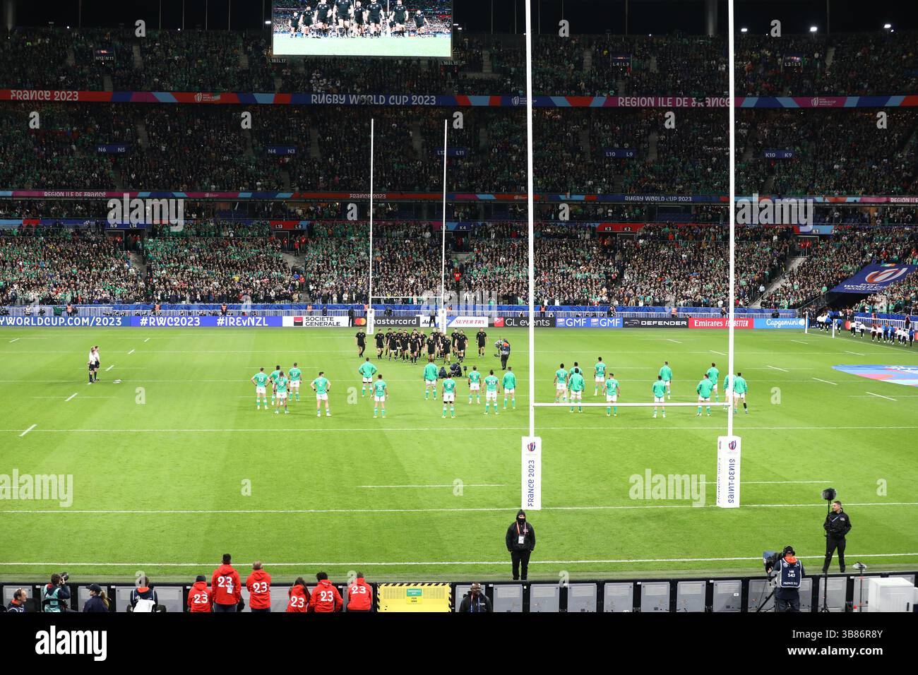 14 ottobre 2023, Parigi, Senna-Saint-Denis, Francia: Il team NEW ZELAND esegue la haka in vista del quarto di finale tra Irlanda e nuova Zelanda della Coppa del mondo di rugby 2023 (Credit Image: © Mickael Chavet/ZUMA Press Wire) Foto Stock