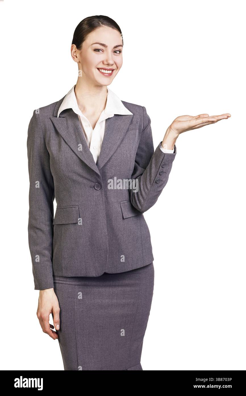 Una donna d'affari presenta qualcosa di isolato su sfondo bianco Foto Stock