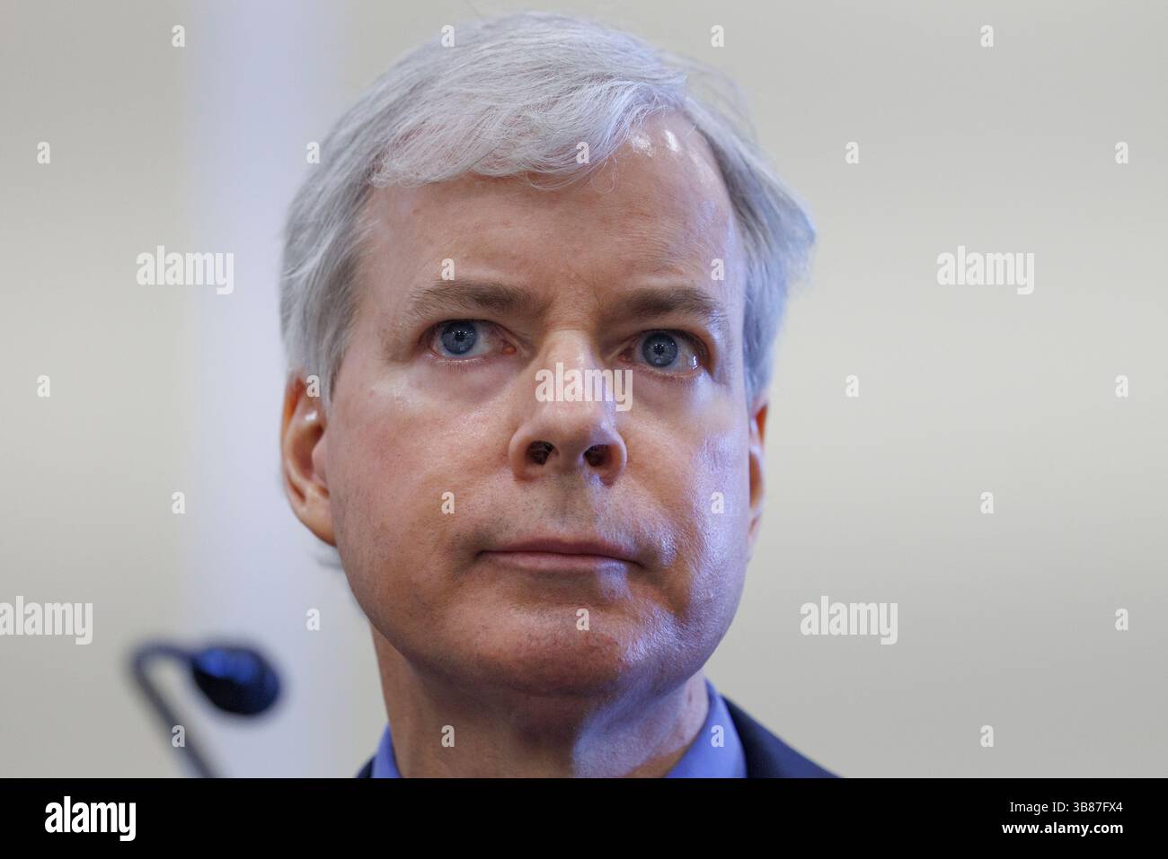 Washington, Stati Uniti. 7 maggio 2025. Chris Edwards, Kilts Family Chair in Fiscal Studies presso il Cato Institute, testimonia di fronte a un'audizione della sottocommissione per l'assistenza sanitaria e i servizi finanziari in merito all'abuso e alla riforma del welfare a Capitol Hill a Washington DC mercoledì 7 maggio 2025. (Foto di Aaron Schwartz/Sipa USA) credito: SIPA USA/Alamy Live News Foto Stock