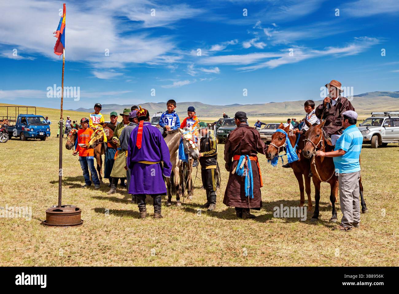 Persone a un festival Nadaam in Mongolia Foto Stock