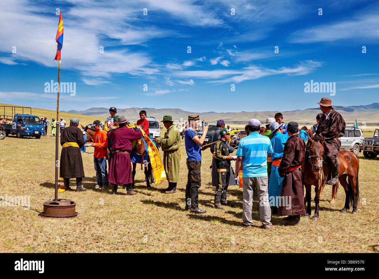 Persone a un festival Nadaam in Mongolia Foto Stock