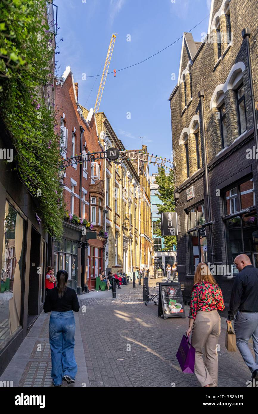 Londra, Regno Unito - 19 settembre 2024: Iscriviti a Soho per Newburgh Quarter, un luogo per lo shopping e i ristoranti. Foto Stock