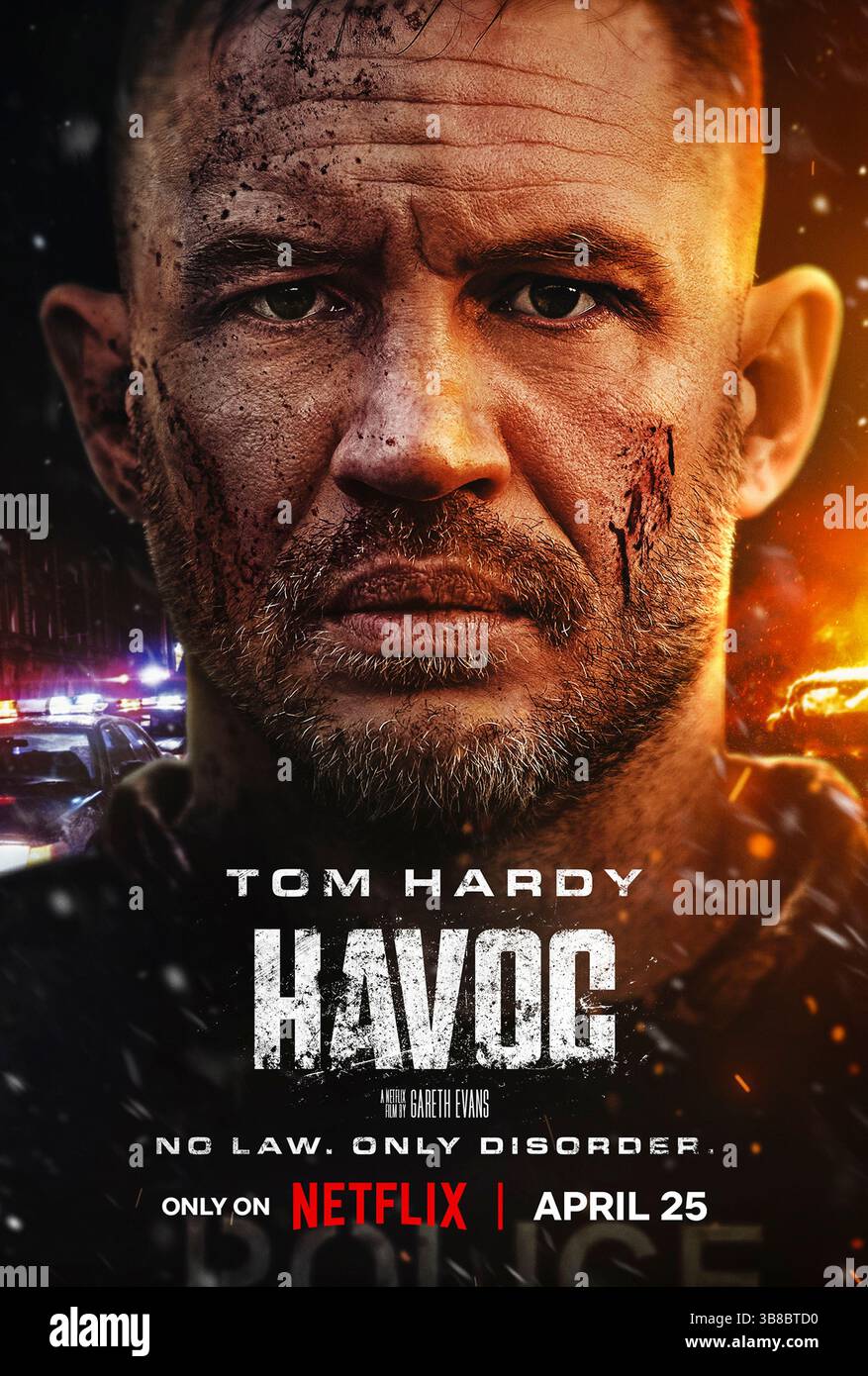 Havoc (2025) diretto da Gareth Evans e interpretato da Tom Hardy, Jessie Mei li e Justin Cornwell. Dopo che un affare di droga è andato storto, un detective ferito deve farsi strada attraverso la malavita criminale per salvare il figlio di un politico, svelando una profonda rete di corruzione e cospirazione che rende la sua intera città in schiavitù. USA SOLO PER USO EDITORIALE DI un foglio di poster. Credito: BFA / Netflix Foto Stock