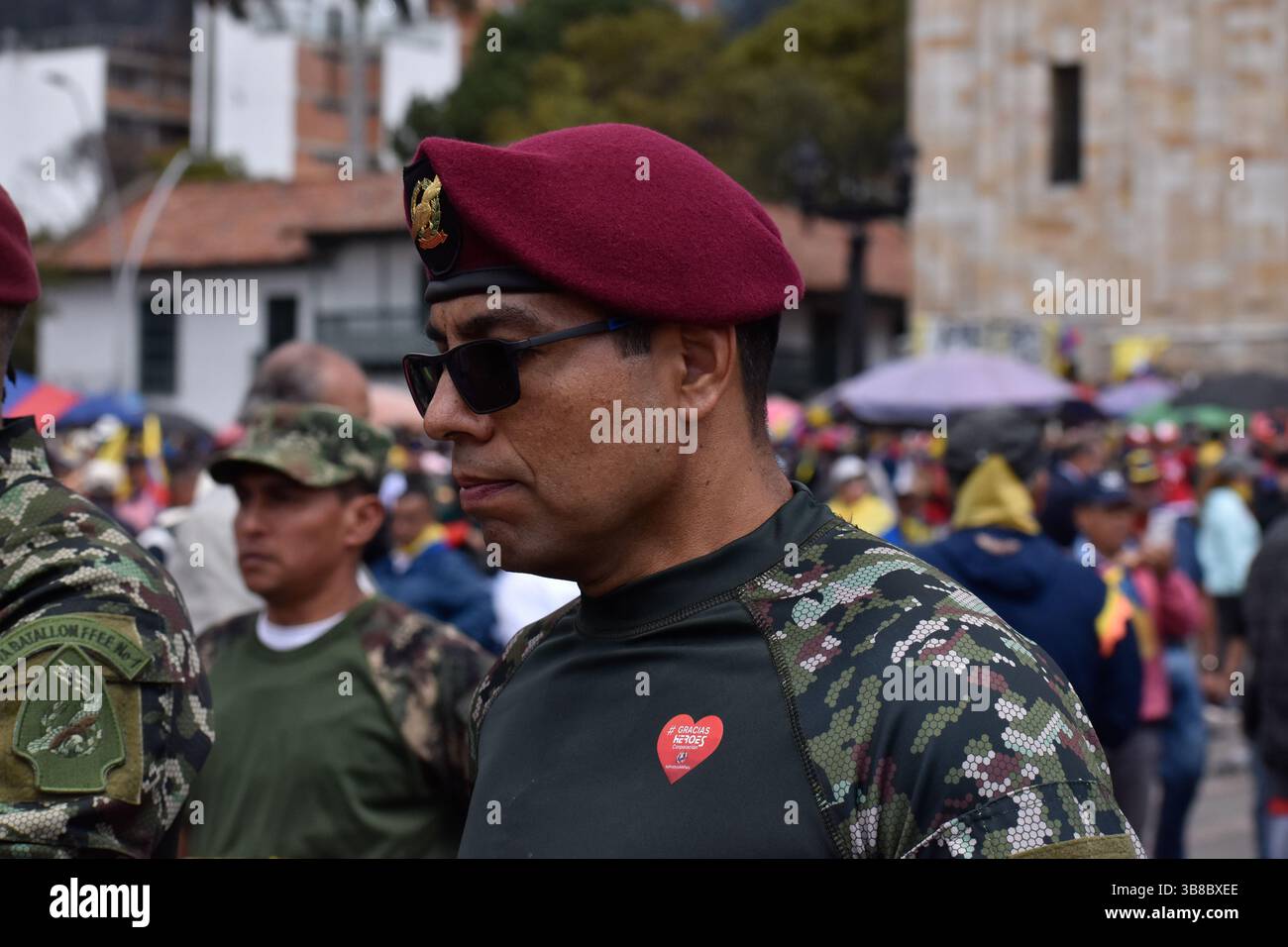 18 ottobre 2023, Bogota, Cundinamarca, Colombia: I veterani militari colombiani tengono una manifestazione contro il governo del presidente colombiano Gustavo Petro il 18 ottobre 2023. (Immagine di credito: © Cristian Bayona/LongVisual tramite ZUMA Press Wire) Foto Stock