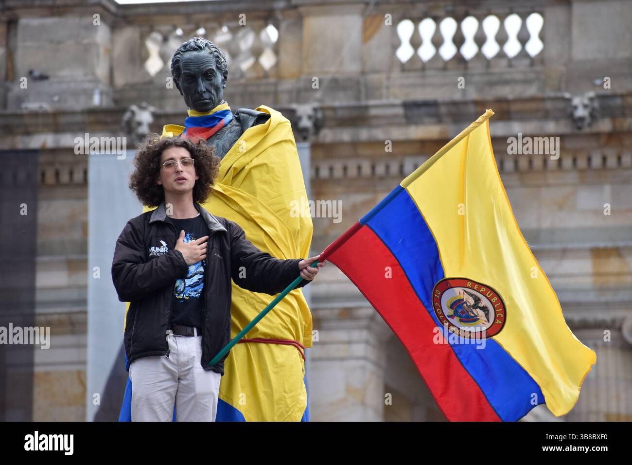 18 ottobre 2023, Bogota, Cundinamarca, Colombia: I veterani militari colombiani tengono una manifestazione contro il governo del presidente colombiano Gustavo Petro il 18 ottobre 2023. (Immagine di credito: © Cristian Bayona/LongVisual tramite ZUMA Press Wire) Foto Stock