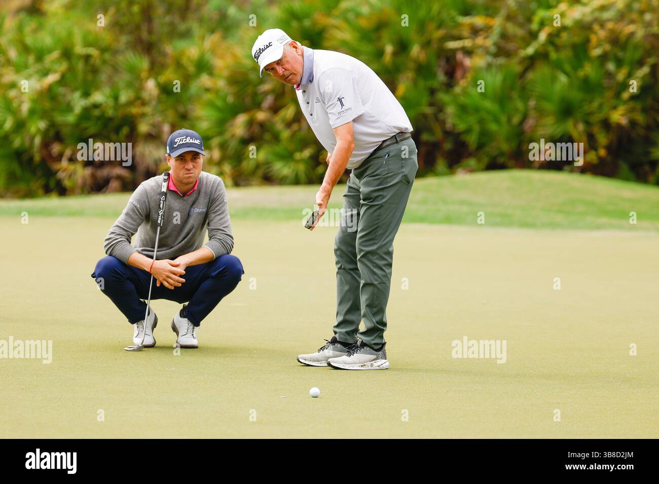 17 dicembre 2023: Justin Thomas e suo padre Mike Thomas durante la finale del torneo di golf PNC Championship al Ritz-Carlton Golf Club di Orlando, Florida. Darren Lee/CSM (immagine di credito: Foto Stock