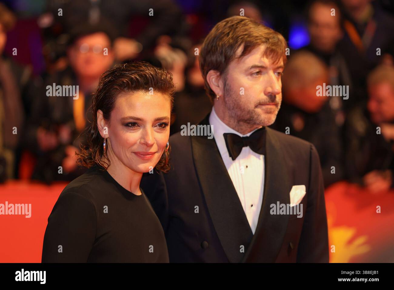 15 febbraio 2024, Berlino, Brandeburgo, Germania: Dal 15 al 25 febbraio 2024 il festival del cinema Berlinale 74 si svolge a Berlino, in Germania. Apertura del festival cinematografico. Jasmine Trinca e Albert Serra sul Red carpet. (Immagine di credito: © Marina Takimoto/ZUMA Press Wire) Foto Stock