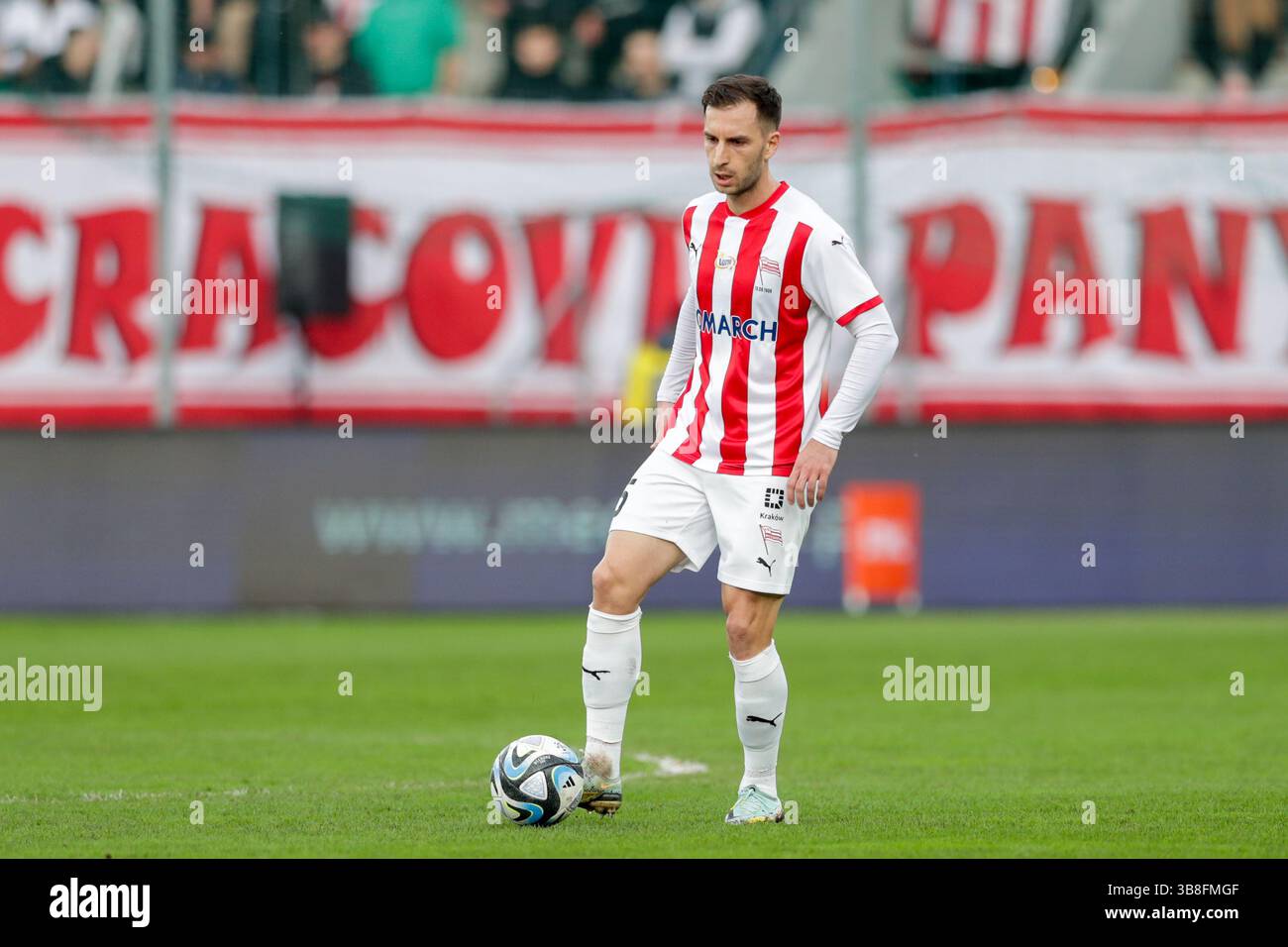 10 febbraio 2024, KrakÃ³W, Polonia: OTAR Kakabadze di Cracovia visto in azione durante la partita di calcio polacca PKO Ekstraklasa League 2023/2024 tra Cracovia Cracovia e Radomiak Radom allo stadio Cracovia. Punteggio finale; Cracovia Krakow 6:0 Radomiak Radom. (Immagine di credito: © Grzegorz Wajda/SOPA Images via ZUMA Press Wire) Foto Stock
