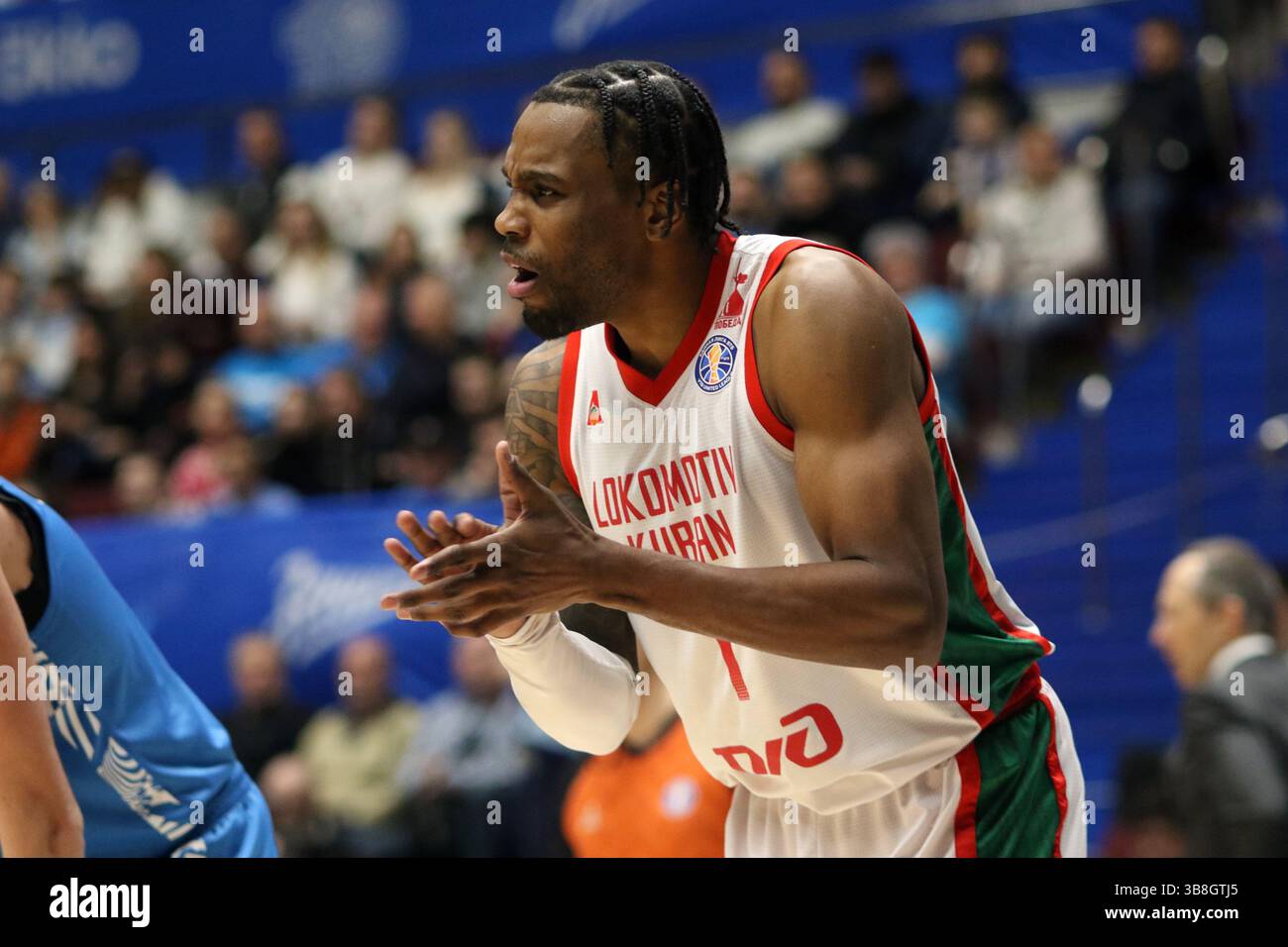 San Pietroburgo, Russia. 7 maggio 2025. Antonius Cleveland (1) di Lokomotiv Kuban in azione durante la partita di basket della VTB United League, playoff, 1/2 finali, 2 partite, tra Zenit Saint Petersburg e Lokomotiv Kuban Krasnodar alla "Kck Arena", a San Pietroburgo, Russia. Punteggio finale; Zenit 85:80 Lokomotiv Kuban. (Foto di Maksim Konstantinov/SOPA Images/Sipa USA) credito: SIPA USA/Alamy Live News Foto Stock