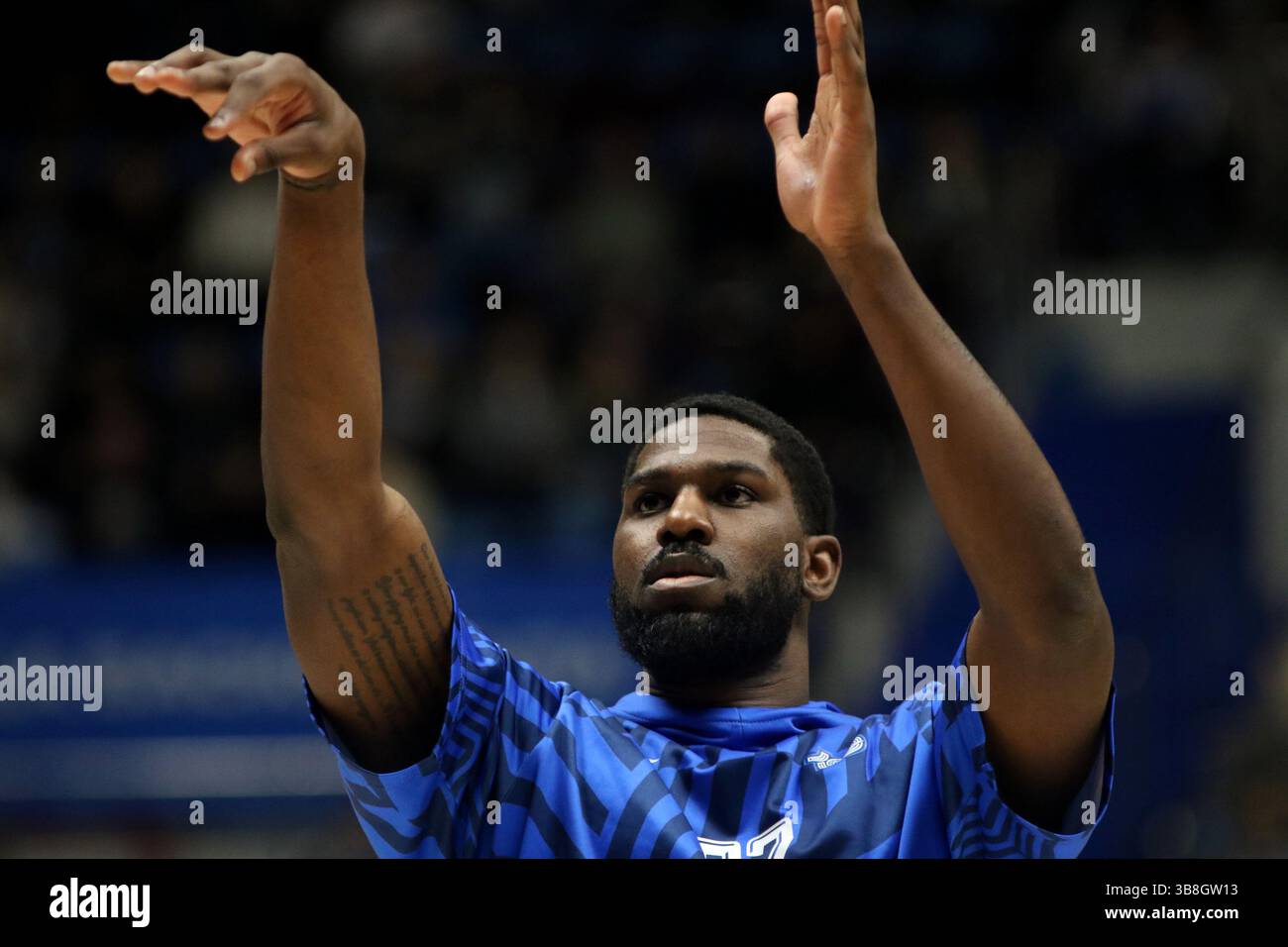 San Pietroburgo, Russia. 7 maggio 2025. Alex Poythress (22) dello Zenit in azione durante la partita di basket della VTB United League, playoff, 1/2 finali, 2 partite, tra Zenit San Pietroburgo e Lokomotiv Kuban Krasnodar alla "kck Arena", a San Pietroburgo, Russia. Punteggio finale; Zenit 85:80 Lokomotiv Kuban. (Foto di Maksim Konstantinov/SOPA Images/Sipa USA) credito: SIPA USA/Alamy Live News Foto Stock