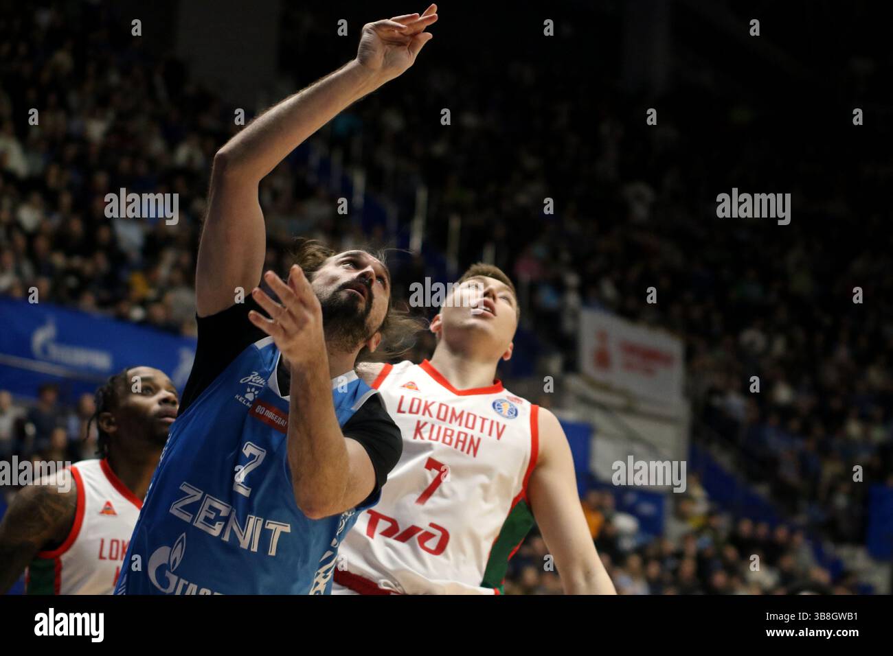San Pietroburgo, Russia. 7 maggio 2025. Alexey Shved (2) dello Zenit in azione durante la partita di basket della VTB United League, playoff, 1/2 finali, 2 match, tra Zenit Saint Petersburg e Lokomotiv Kuban Krasnodar alla "Kck Arena", a San Pietroburgo, Russia. Punteggio finale; Zenit 85:80 Lokomotiv Kuban. (Foto di Maksim Konstantinov/SOPA Images/Sipa USA) credito: SIPA USA/Alamy Live News Foto Stock