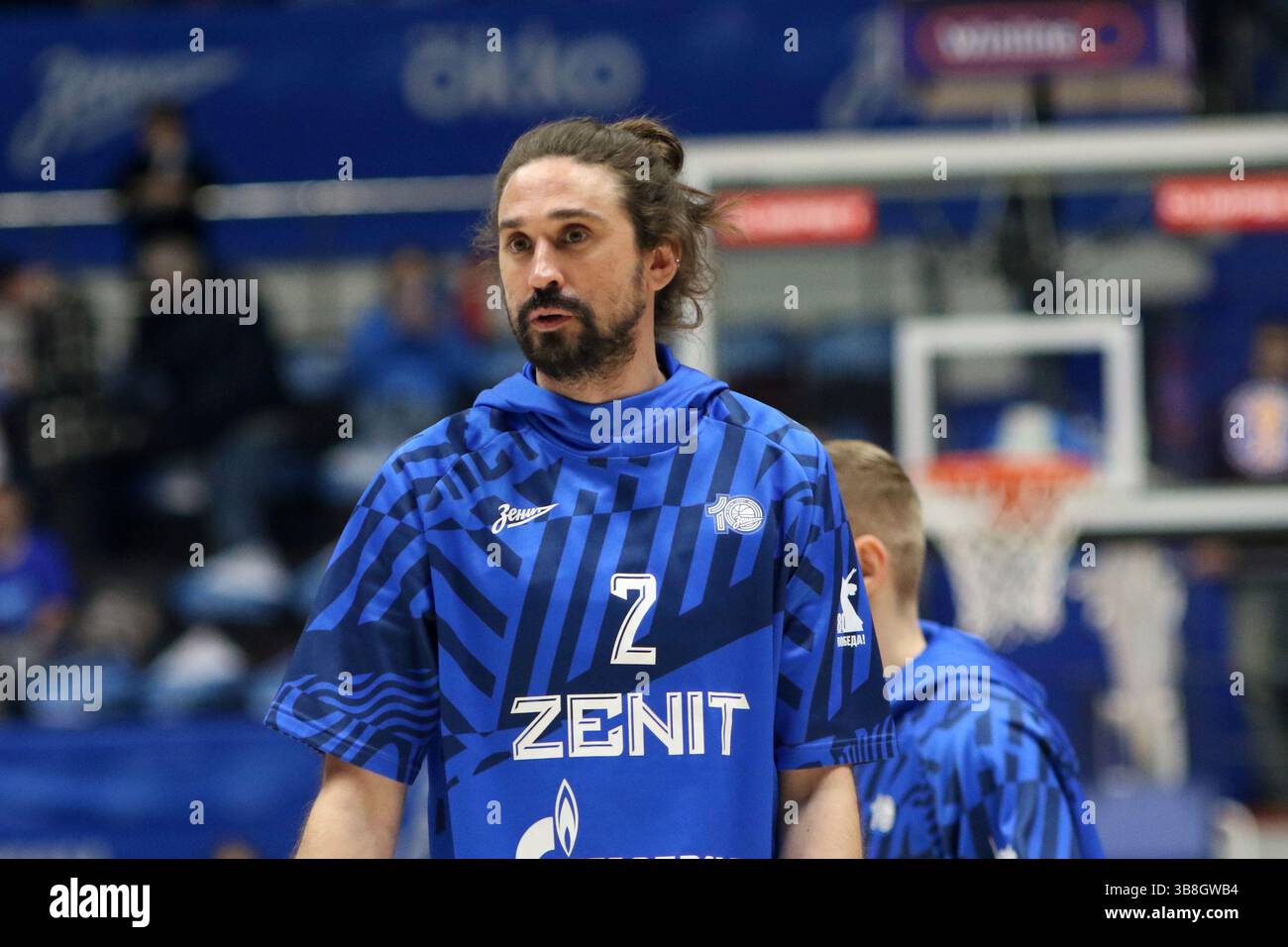 San Pietroburgo, Russia. 7 maggio 2025. Alexey Shved (2) dello Zenit in azione durante la partita di basket della VTB United League, playoff, 1/2 finali, 2 match, tra Zenit Saint Petersburg e Lokomotiv Kuban Krasnodar alla "Kck Arena", a San Pietroburgo, Russia. Punteggio finale; Zenit 85:80 Lokomotiv Kuban. (Foto di Maksim Konstantinov/SOPA Images/Sipa USA) credito: SIPA USA/Alamy Live News Foto Stock