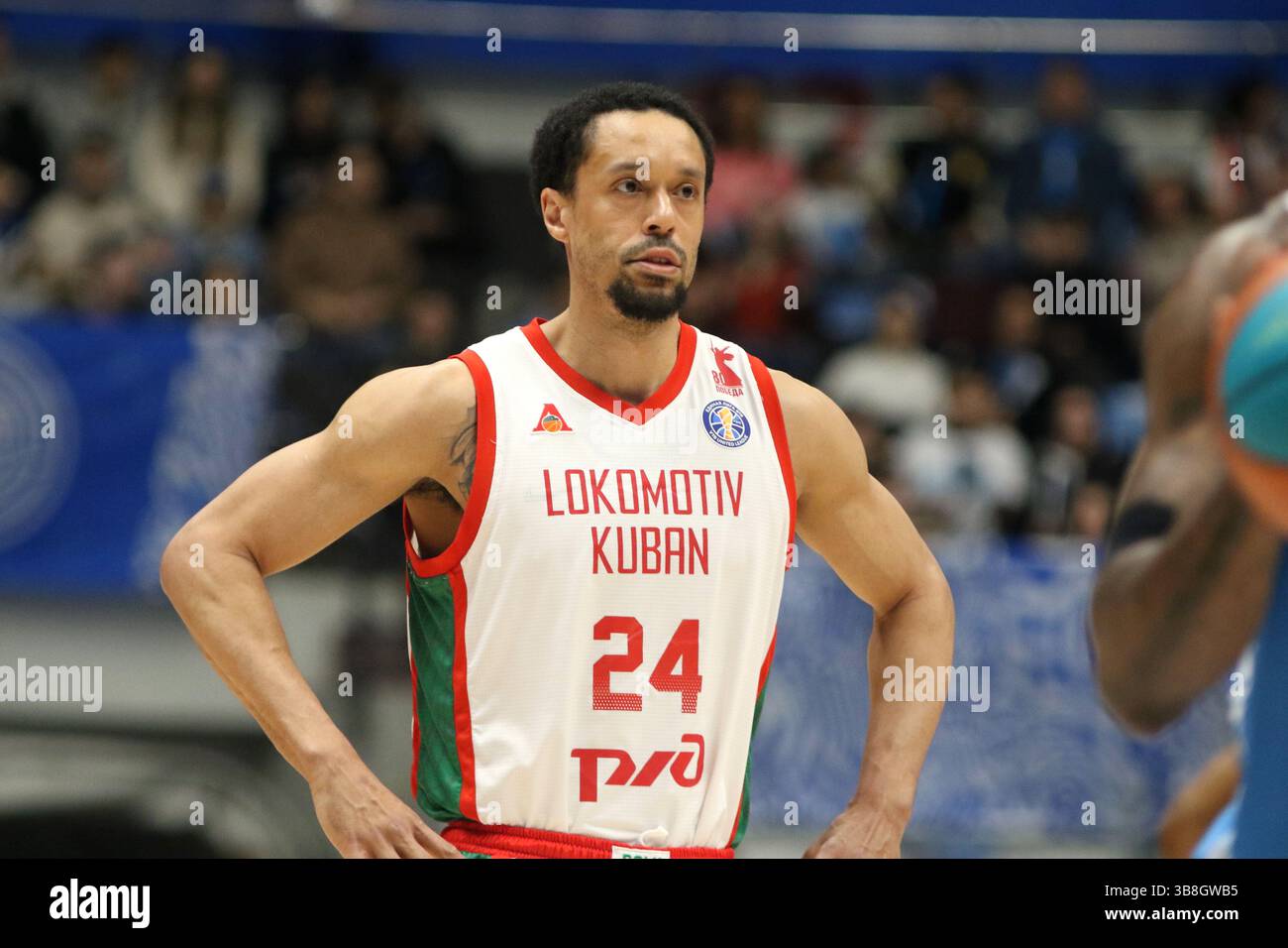 San Pietroburgo, Russia. 7 maggio 2025. John Jenkins (24) di Lokomotiv Kuban in azione durante la partita di basket della VTB United League, playoff, 1/2 finali, 2 partite, tra Zenit San Pietroburgo e Lokomotiv Kuban Krasnodar alla "Kck Arena", a San Pietroburgo, Russia. Punteggio finale; Zenit 85:80 Lokomotiv Kuban. (Foto di Maksim Konstantinov/SOPA Images/Sipa USA) credito: SIPA USA/Alamy Live News Foto Stock