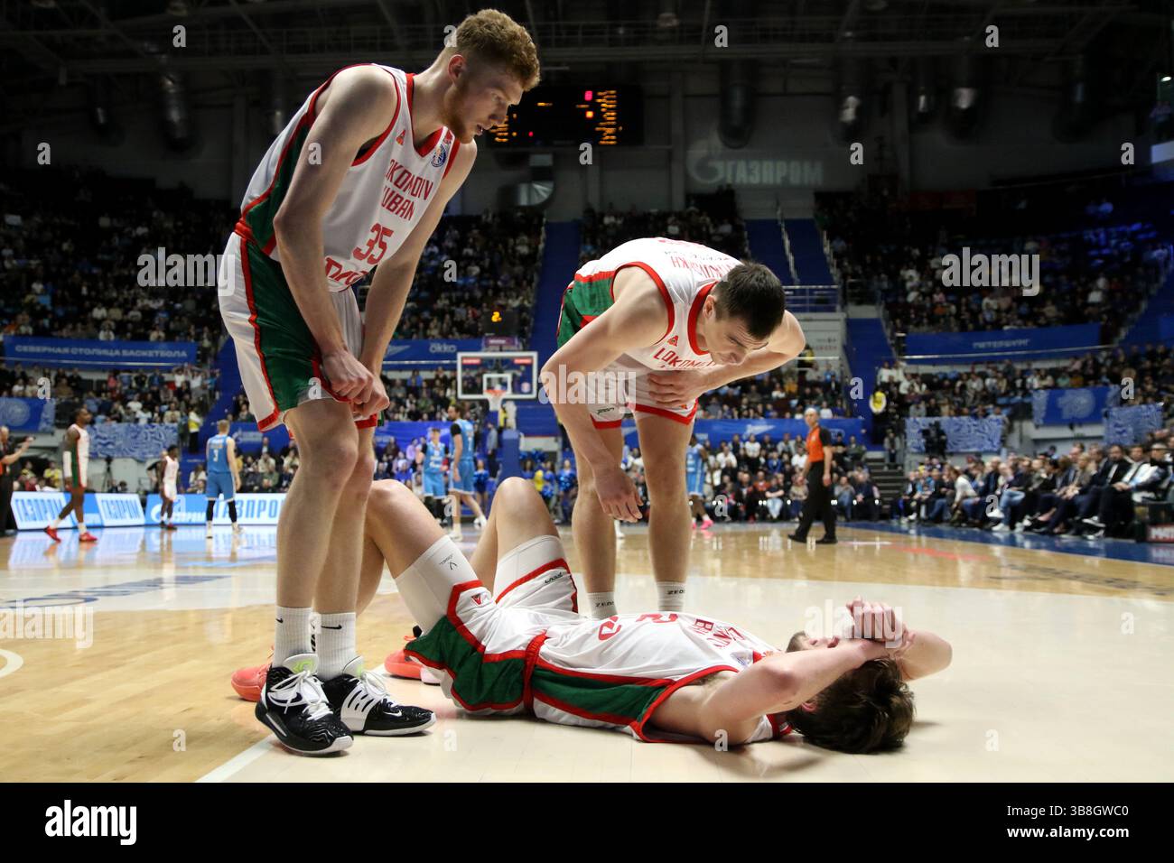 San Pietroburgo, Russia. 7 maggio 2025. Kirill Yelatontsev (12) di Lokomotiv Kuban in azione durante la partita di basket della VTB United League, playoff, 1/2 finali, 2 partite, tra Zenit Saint Petersburg e Lokomotiv Kuban Krasnodar alla "Kck Arena", a San Pietroburgo, Russia. Punteggio finale; Zenit 85:80 Lokomotiv Kuban. (Foto di Maksim Konstantinov/SOPA Images/Sipa USA) credito: SIPA USA/Alamy Live News Foto Stock