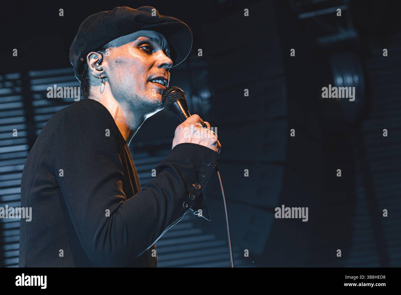 30 aprile 2024, Copenaghen, Copenaghen, Danimarca: Copenaghen, Danimarca. 30 aprile 2024. La cantante e musicista finlandese Ville Valo esegue un concerto dal vivo durante l'Amager Bio di Copenaghen. (Immagine di credito: © Nikolaj Bransholm/Gonzales foto tramite ZUMA Press) Foto Stock