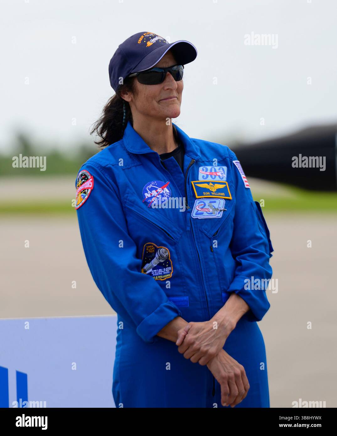25 aprile 2024 - Merritt Island, Florida, USA - gli astronauti della NASA SUNITA WILLIAMS e Butch Wilmore arrivano in un Northrop T-38 Talon presso la struttura di lancio e atterraggio del Kennedy Space Center della NASA in Florida giovedì 25 aprile 2024, in vista della missione di test di volo della NASA e della Boeing. WILMORE e WILLIAMS saliranno a bordo della navicella spaziale Starliner sulla cima di un razzo Atlas V della United Launch Alliance (ULA) che dovrebbe essere lanciato alle 22:34 PM ET il 6 maggio dallo Space Launch Complex 41 della Cape Canaveral Space Force Station alla stazione spaziale Internazionale. (Immagine di credito: © Jennifer Briggs/ZUMA Press Wire/ZUMA Foto Stock