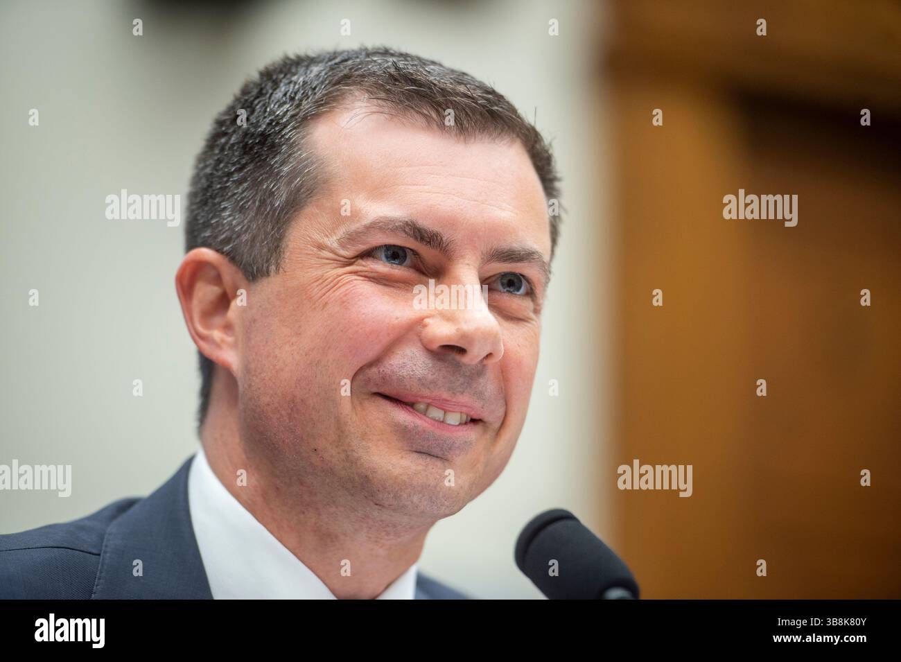 27 giugno 2024, Washington, District of Columbia, USA: Il Segretario dei trasporti degli Stati Uniti Pete Buttigieg appare davanti a un Comitato della camera per i trasporti e le infrastrutture ascoltando "supervisione delle politiche e dei programmi del Dipartimento dei trasporti e richiesta di bilancio per l'anno fiscale 2025" nel Rayburn House Office Building a Washington, DC, giovedì 27 giugno 2024 (immagine di credito: © Rod Lamkey/CNP via ZUMA Press Wire) Foto Stock