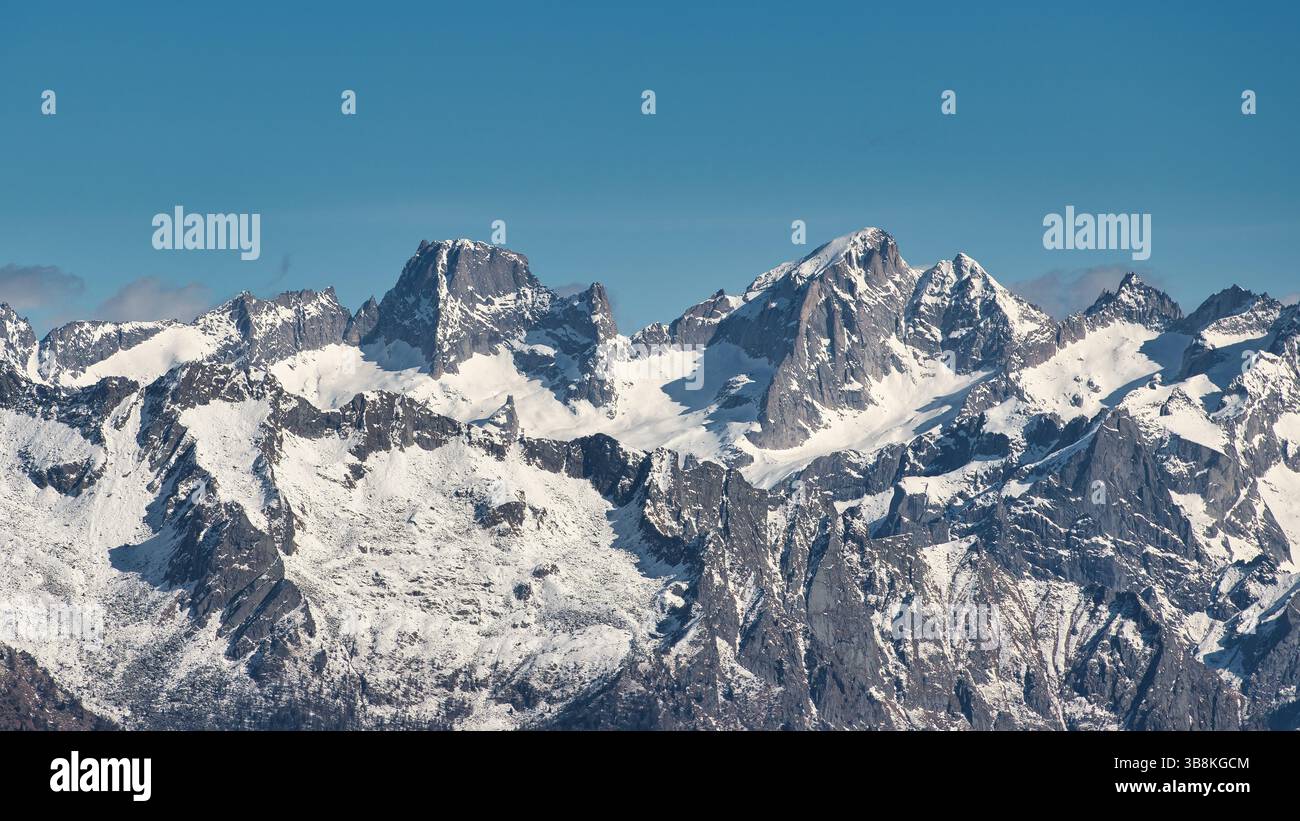 Picco Badile e Cengalo nella Valle di Masino Valtellina Lombardia Italia Europa Foto Stock