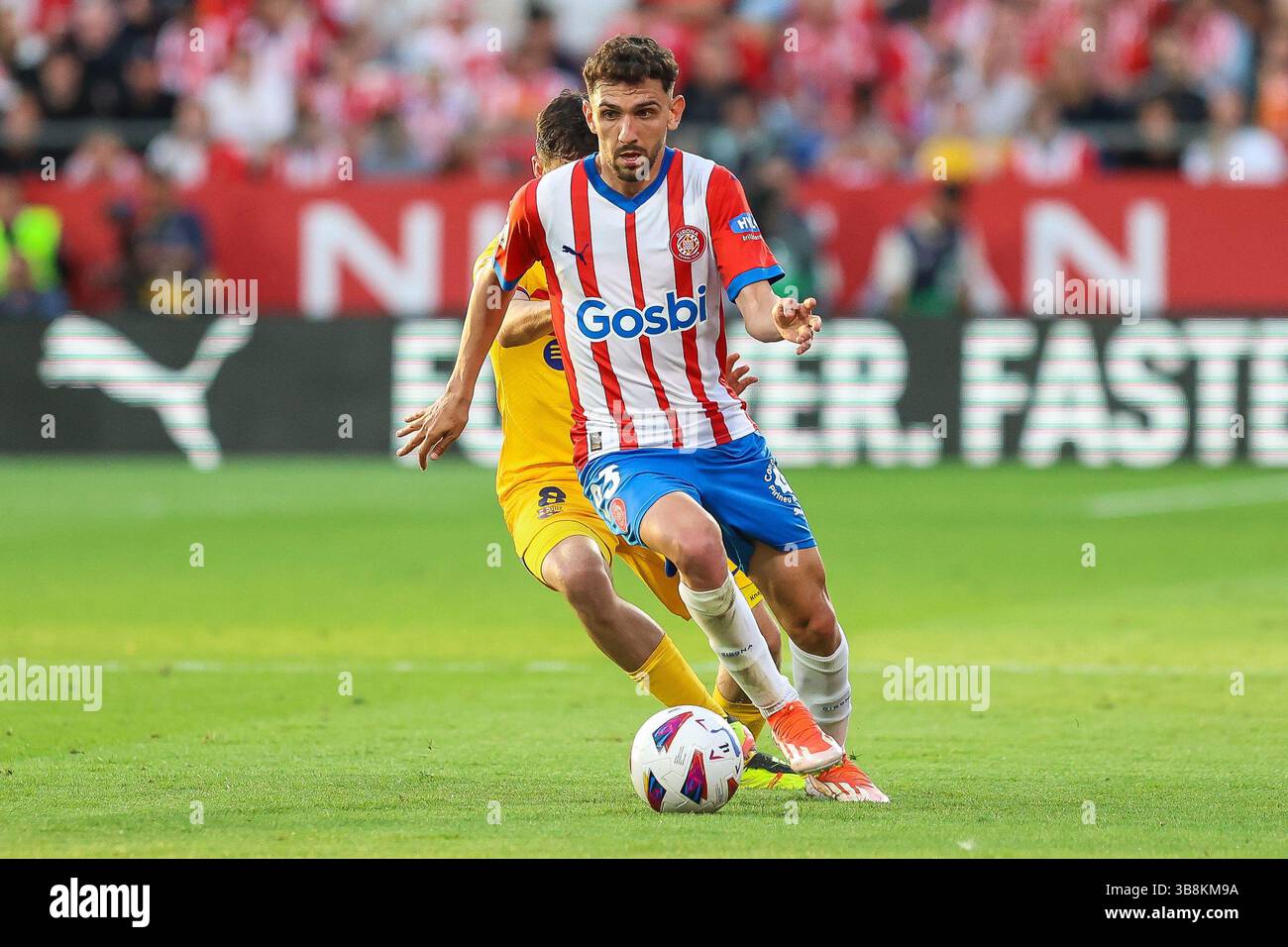 4 maggio 2024, Girona, null, Spagna: Girona, Spagna. 4 maggio 2024. Ivan Martin (23) di Girona visto durante la partita di LaLiga tra Girona e FC Barcelona all'Estadi Montilivi di Girona. (Immagine di credito: © Gonzales Photo/Gonzales Photo tramite ZUMA Press) Foto Stock
