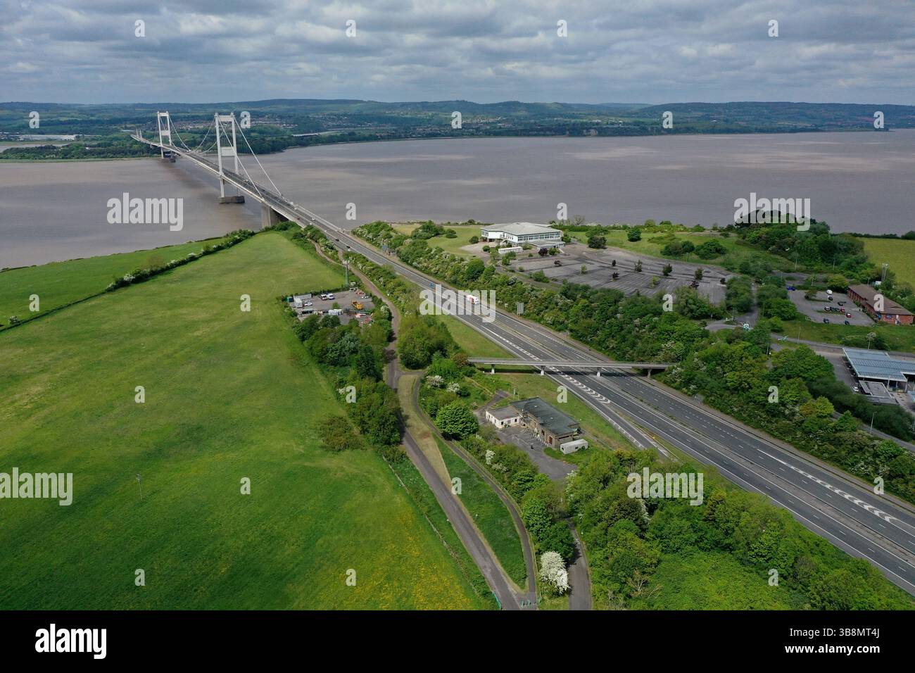 Vista aerea del vecchio ponte M48 sul fiume Severn, maggio 2025 Foto Stock