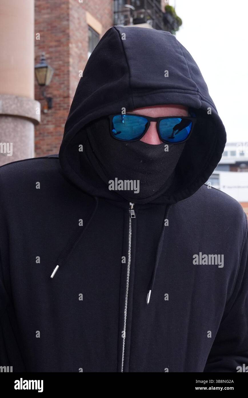 Adam Carruthers fuori dalla Corte della Corona di Newcastle, dove è accusato di aver abbattuto l'albero di Sycamore Gap. Mr Carruthers e Daniel Graham negano di aver causato danni criminali all'albero, per un valore di 622.000, e 1.114 sterline al Vallo di Adriano. Data foto: Giovedì 8 maggio 2025. Foto Stock