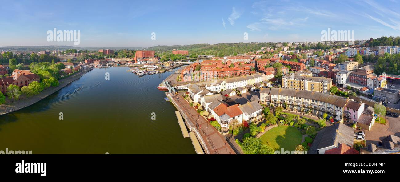 Immagine aerea panoramica del vivace e colorato paesaggio urbano di Bristol. Foto Stock