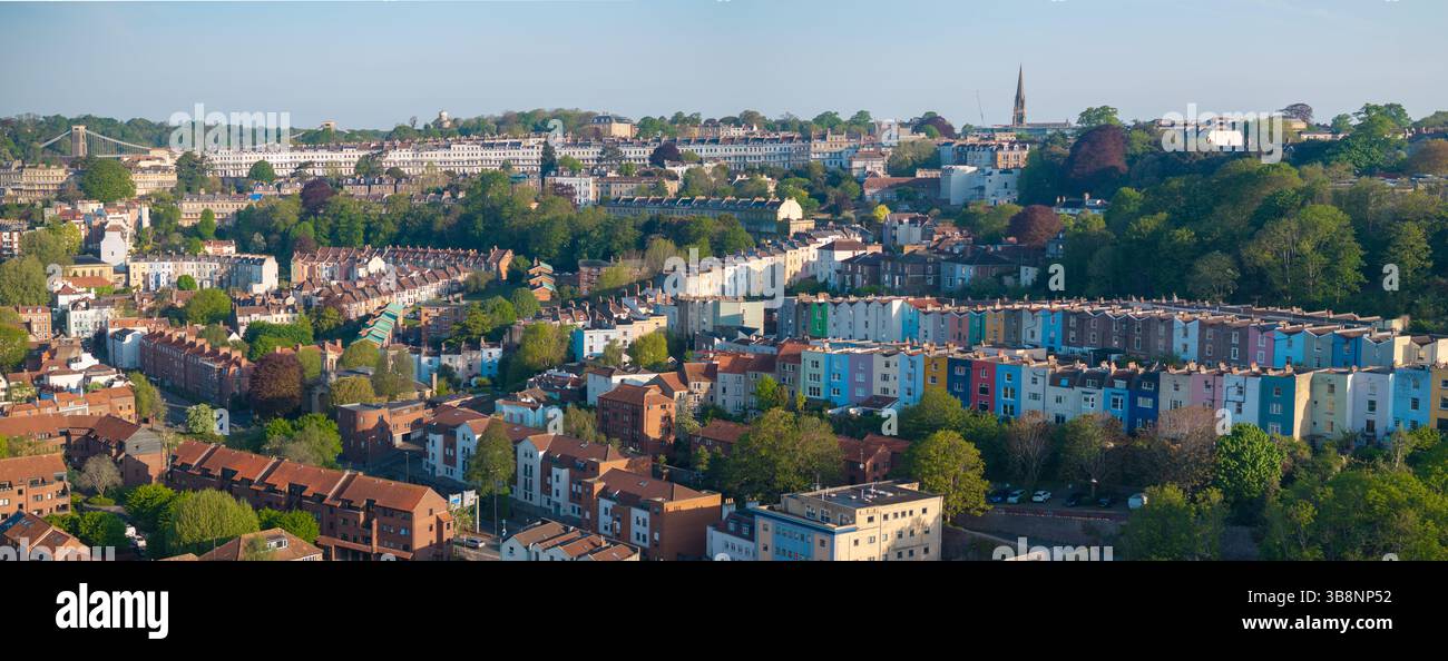 Immagine aerea panoramica del vivace e colorato paesaggio urbano di Bristol. Foto Stock